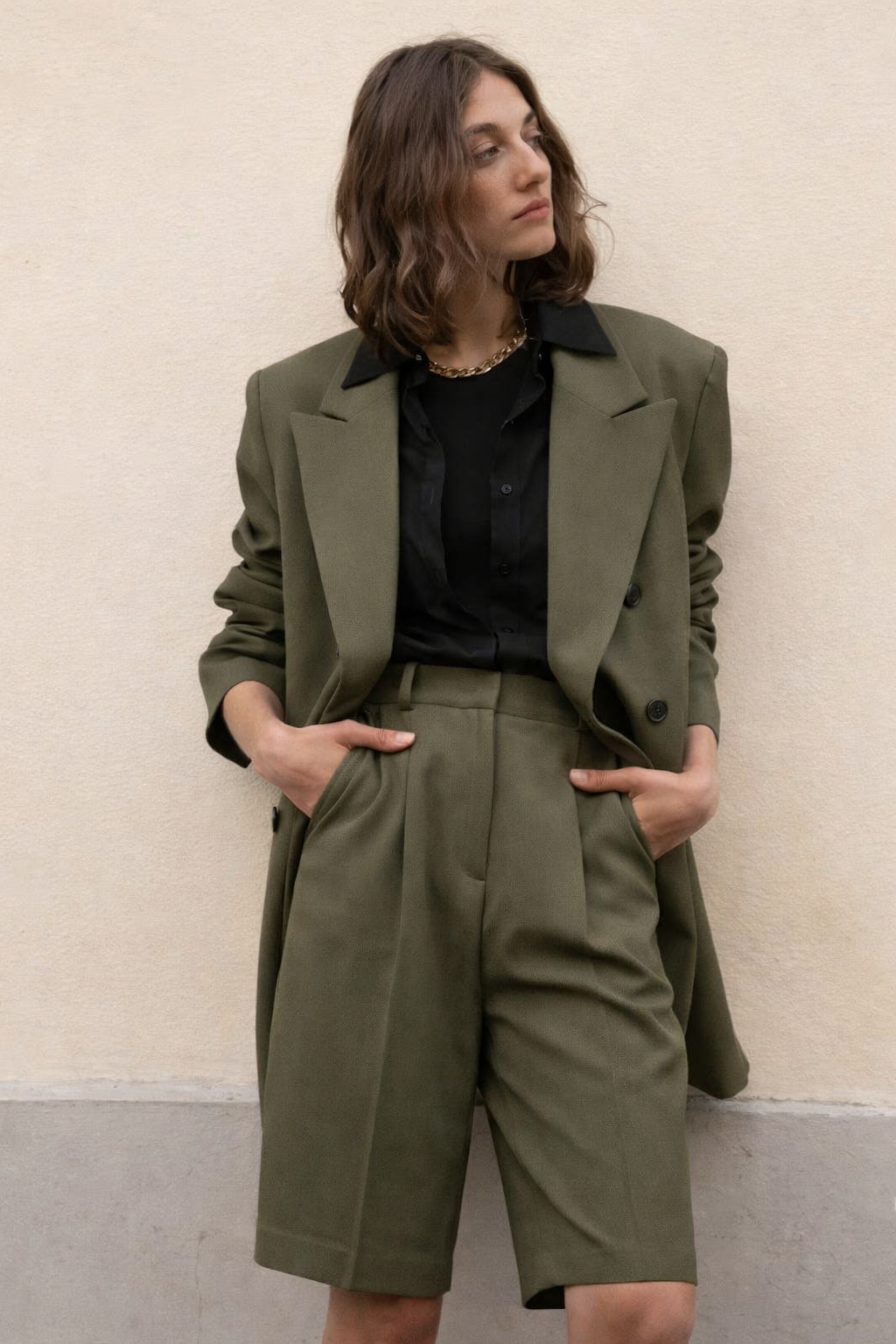 Woman shorts suit.png