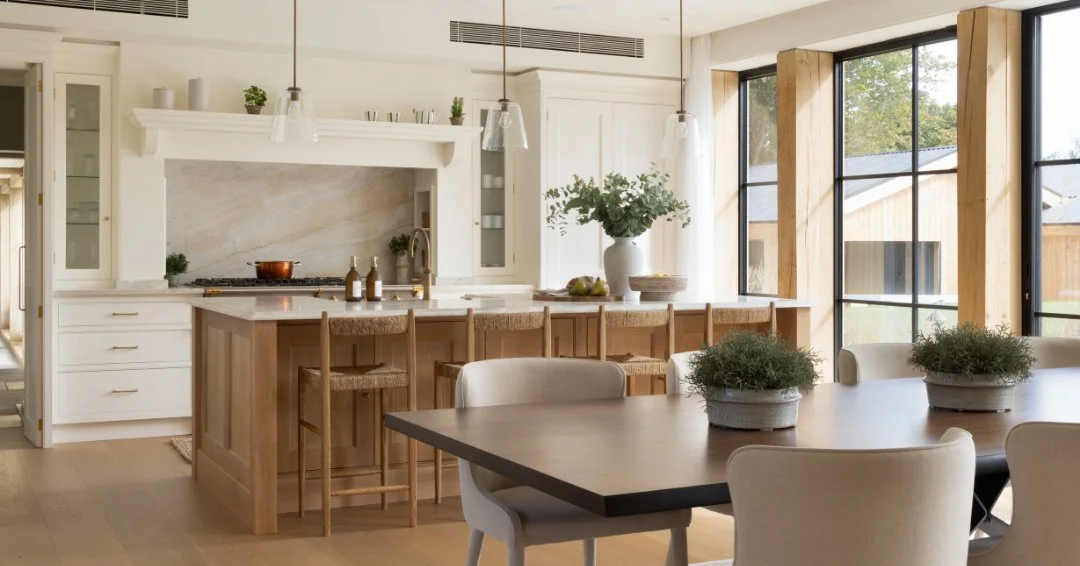 Light. Texture. Balance.⁠
⁠
The essence of timeless design. ✨⁠
⁠
Interior Design @fionawiseman_interiors⁠
Kitchen @thomasfordandsons⁠
Architect @morphdesignstudio⁠
Contractor @verve.concepts⁠
Photography @paullmcraig⁠
⁠
#LuxuryArchitecture #BespokeDe