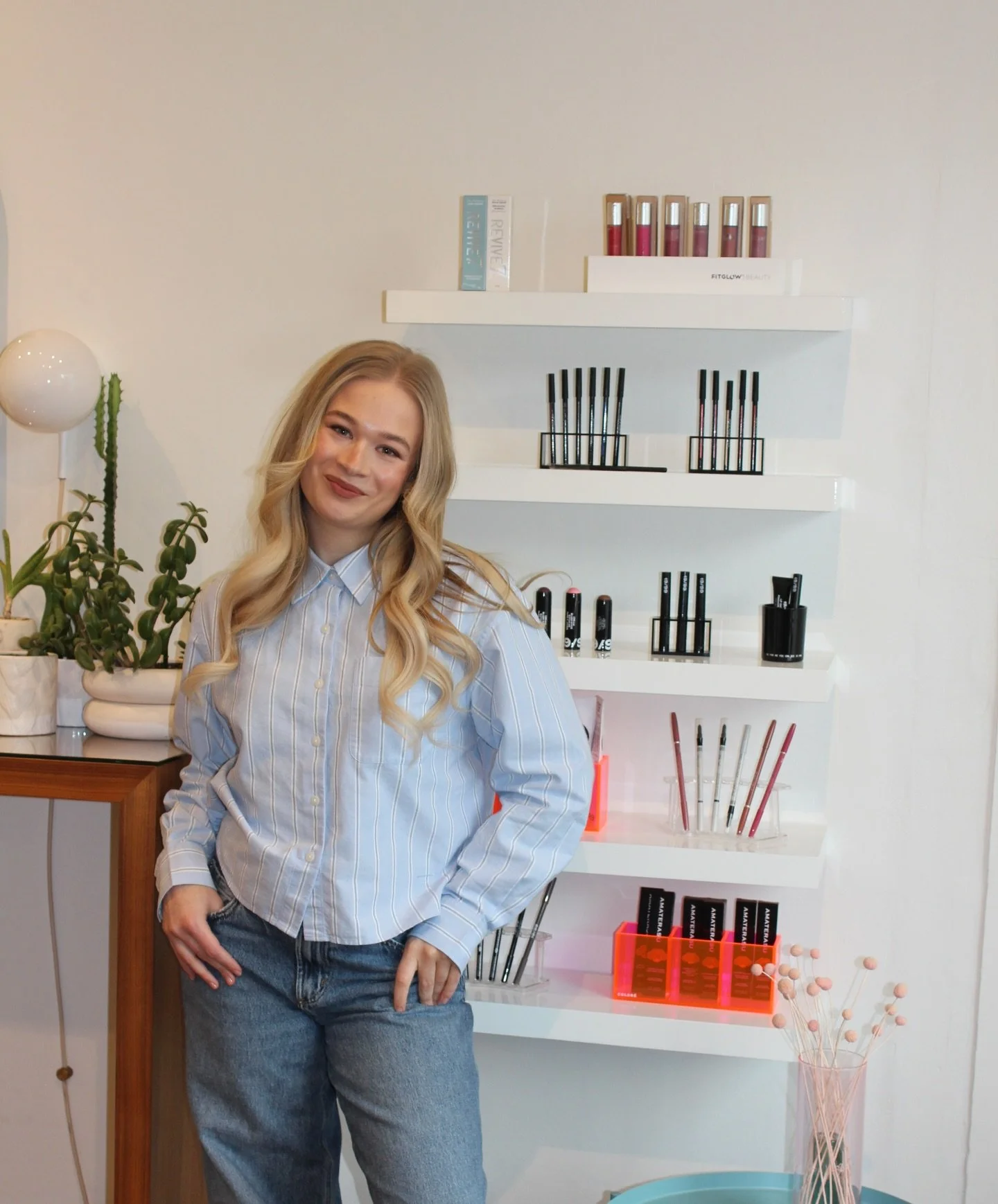 Introducing our newest artist (!!!)

Madison is a top-of-class makeup and brow specialist with a background in fine art and a dedicated eye for detail. Her energy is warm and her work is thoughtful, precise, and quietly impactful. Through 8 weeks of 