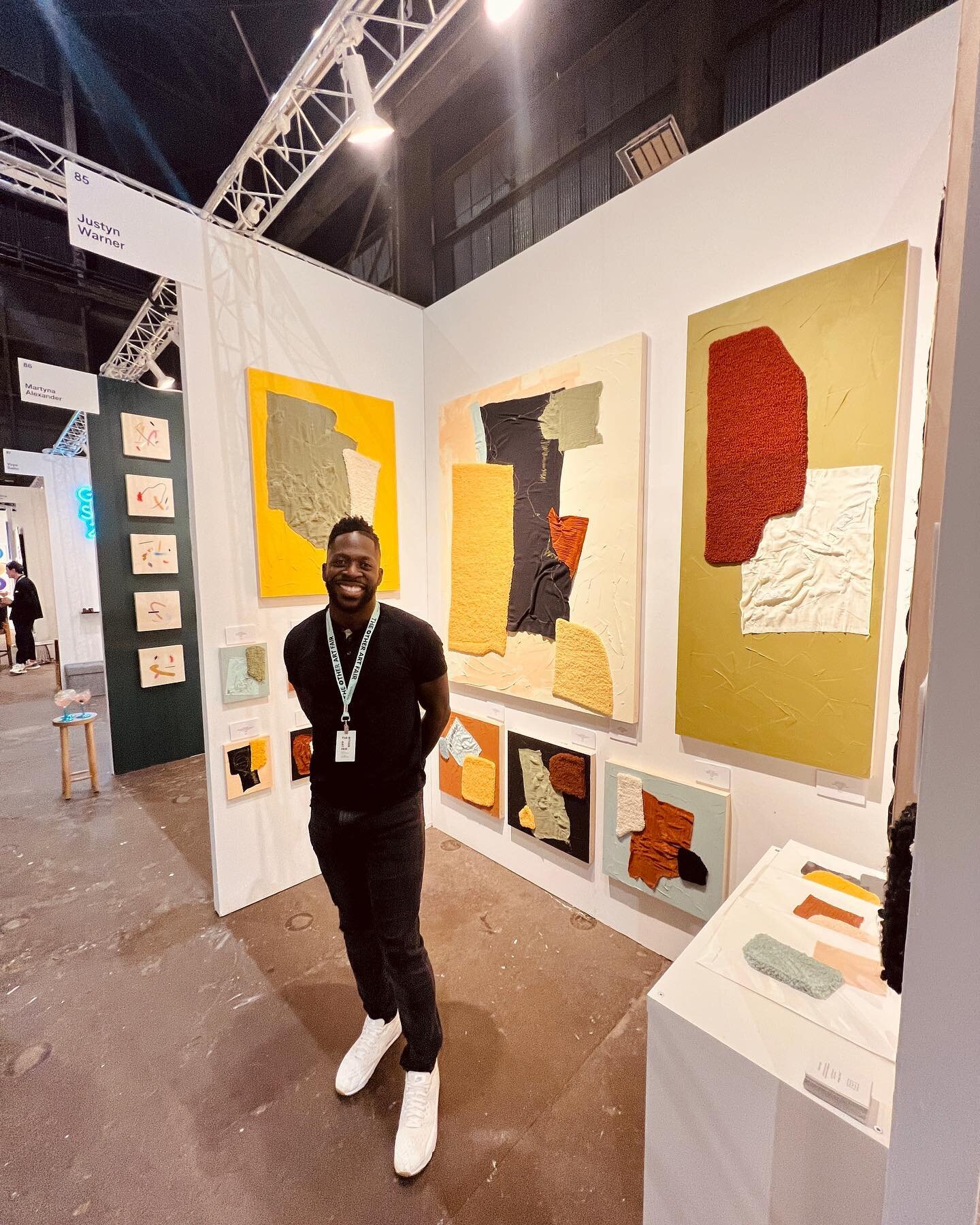 I&rsquo;m doing it! My first art fair! @theotherartfair 
New collection of work. BROOKLYN 2022

DM me for some free/discounted tickets if you&rsquo;re nearby 😊

Sidenote: don&rsquo;t mind my huge feet from the photo distortion 😂