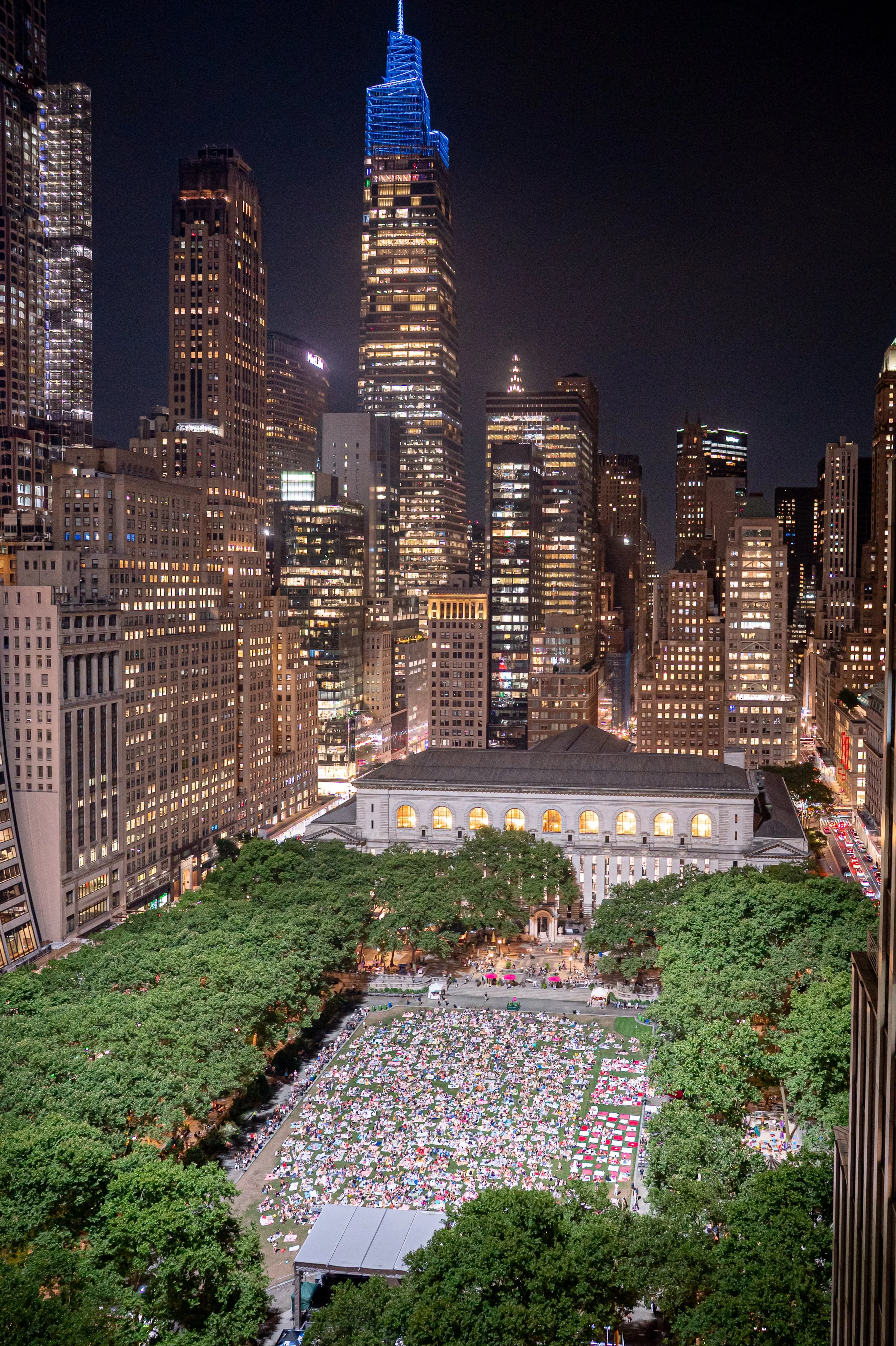 PRIMEVIDEO_SUMMERITURNEDPRETTY_BRYANTPARKNYC_PHOTOS@LUISRUIZ__JULY2025_0250.jpg