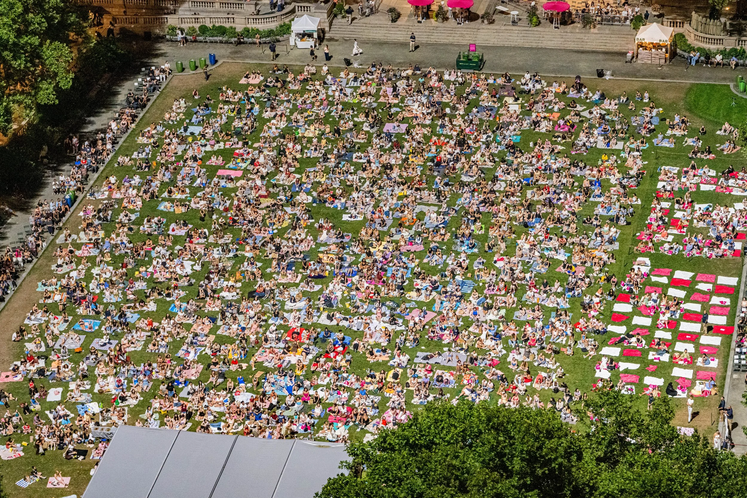 PRIMEVIDEO_SUMMERITURNEDPRETTY_BRYANTPARKNYC_PHOTOS@LUISRUIZ__JULY2025_0247.jpg