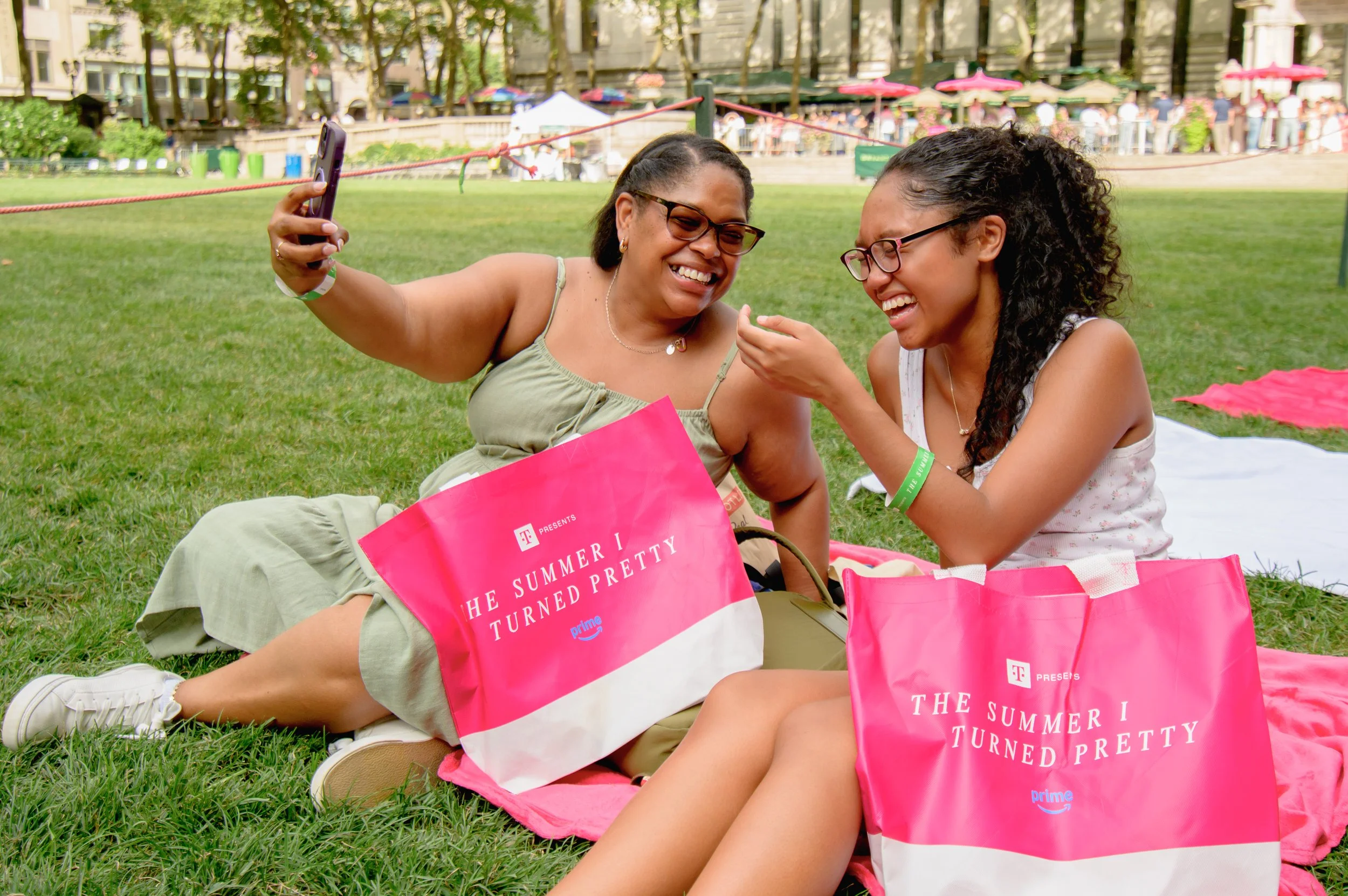 PRIMEVIDEO_SUMMERITURNEDPRETTY_BRYANTPARKNYC_PHOTOS@LUISRUIZ__JULY2025_0037.jpg