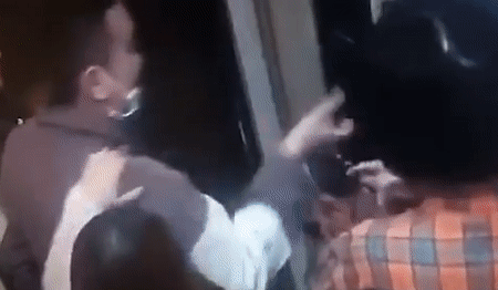 65939847-ECF8-4AFF-8273-EE61EE2C0365-33280-0000120AAAC0E582.GIF
