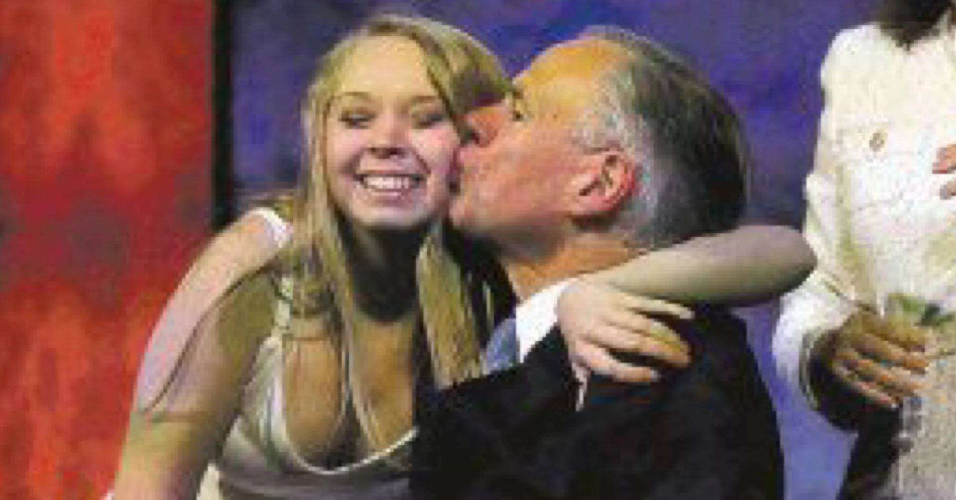 Hoaxer-in-Chief Greg Abbott seen Maskless with Celebrities (Again)
