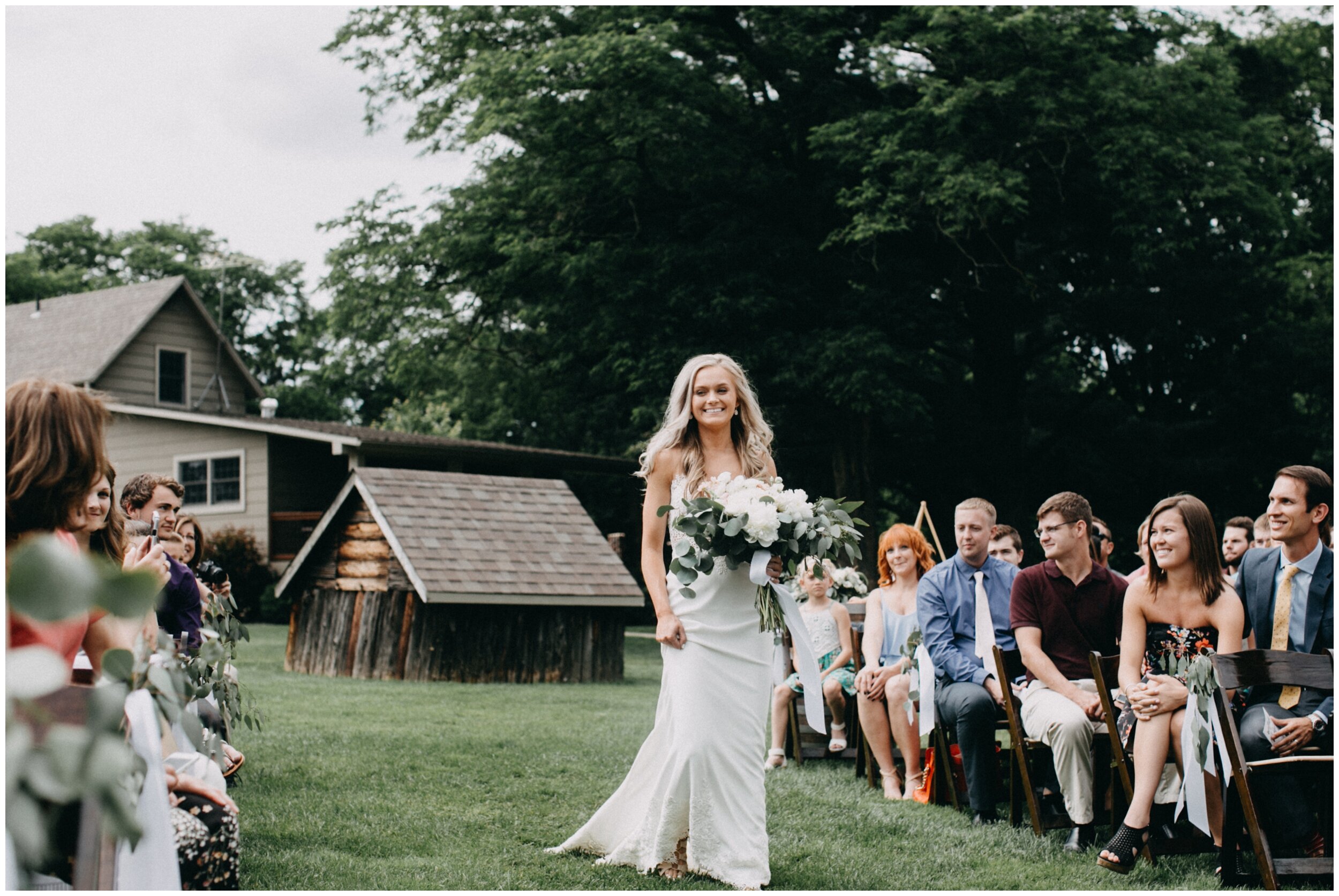 minnesota-creekside-farm-wedding_0077.jpg