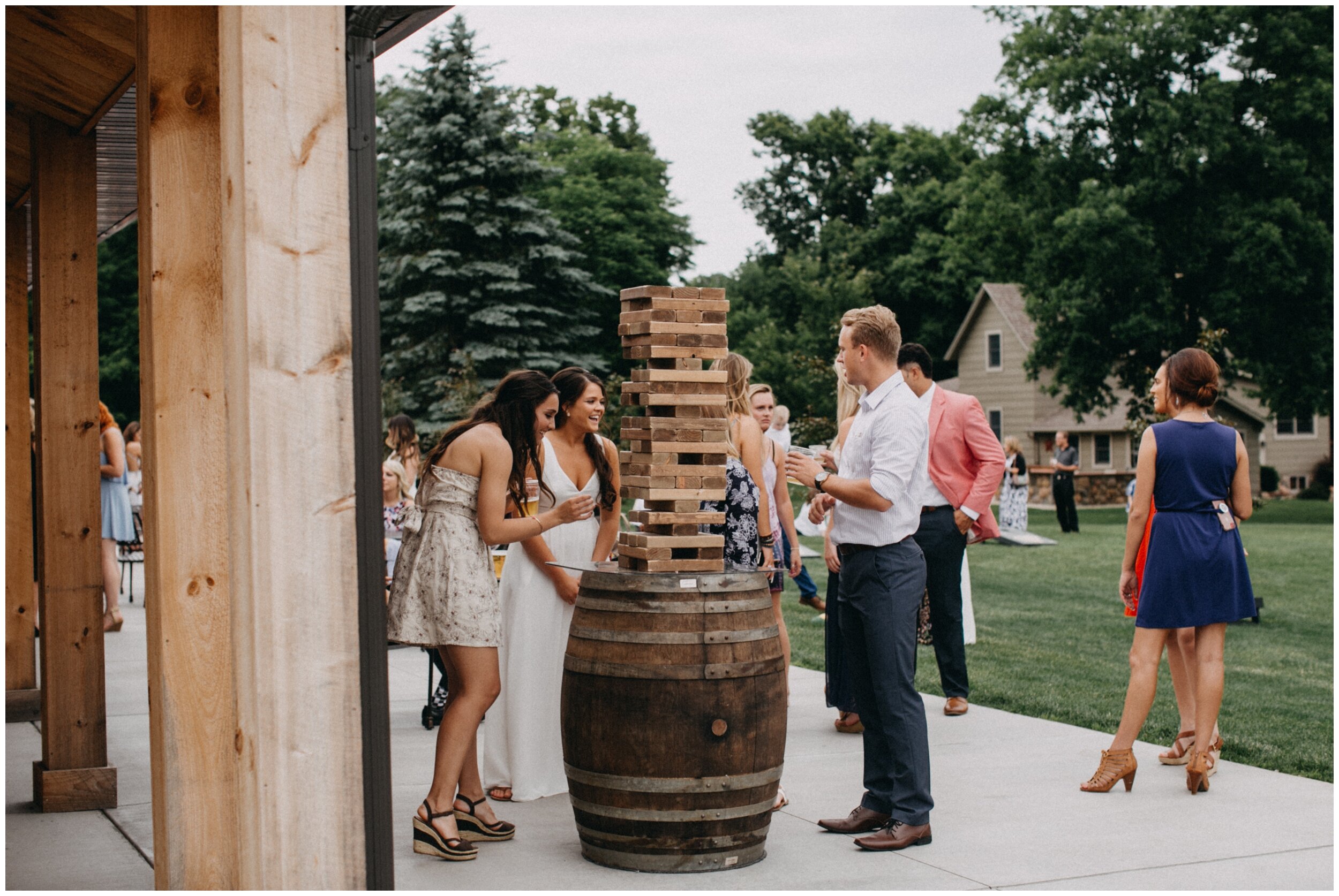 minnesota-creekside-farm-wedding_0115.jpg