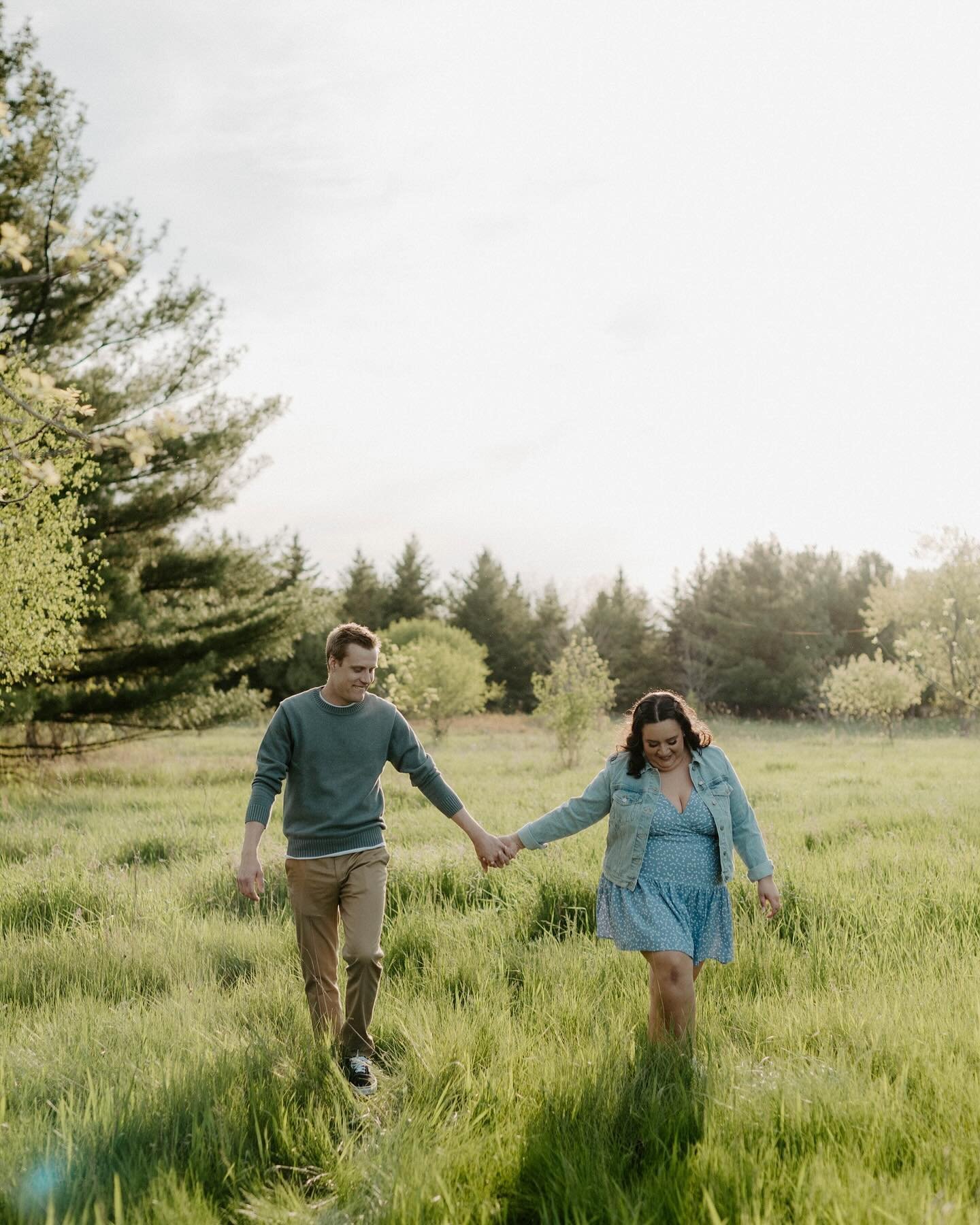 ready for more sunny spring engagement sessions this year ⁠☀️
.⁠
.⁠
.⁠
#ottawaweddingphotographer #ottawaweddingphotography #muskokaweddingphotographer #torontoweddingphotographer  #ottawawedding #ottawabrides #ottawabride #gtaweddingphotographer #we