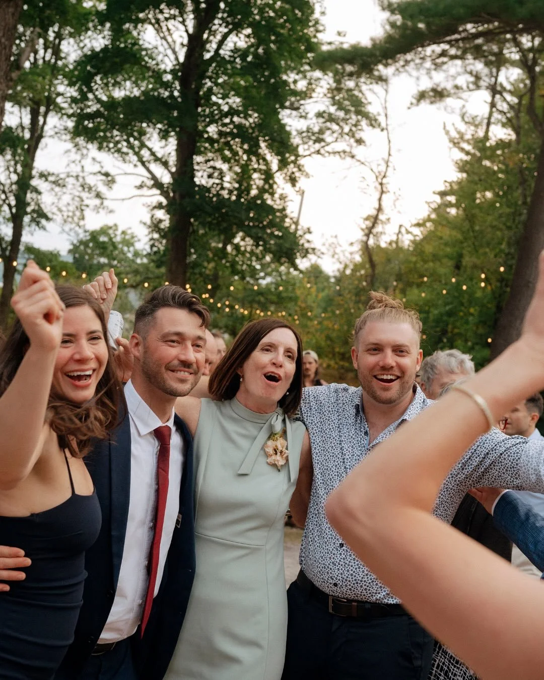 Nothing beats the energy of a dance floor at the end of the night &mdash; the laughter, the sweat, the absolute joy. It&rsquo;s my favorite kind of chaos. 

#ottawaweddingphotographer #ottawawedding #torontoweddingphotographer #ontarioweddingphotogra