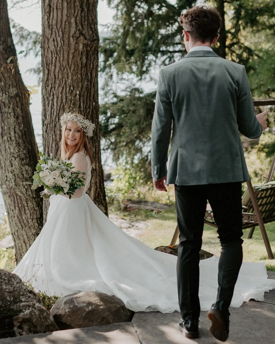 Throwing it back to Cree &amp; Chris&rsquo; heartfelt cottage wedding in Muskoka from 2023 &mdash; I think about this day pretty often. 

Cottage weddings have always been some of my favourites. There&rsquo;s something so raw, full of love, and compl