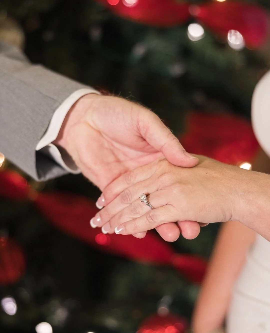 Wishing you and your loved ones a peaceful, joyful Christmas from all of us here at Samuel Cedars. 💛 ⁠
⁠
Whether you're newly engaged or celebrating your first holiday as a married couple&mdash;we hope this season is full of love!⁠
⁠
PC: Shalyn O'Ne