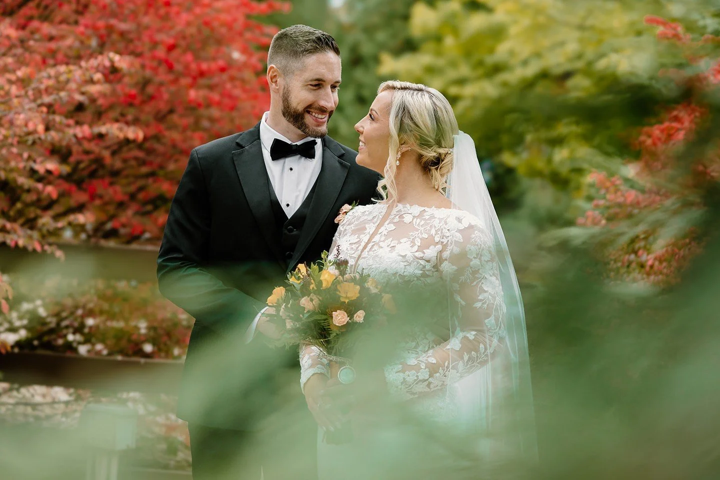 Engaged over the holidays? Let&rsquo;s plan a wedding! 💍 January is booking season, and spring + fall dates always go fast. If you're dreaming of an outdoor ceremony chapel with a cozy indoor backup plan - come see what Samuel Cedars is all about!⁠
