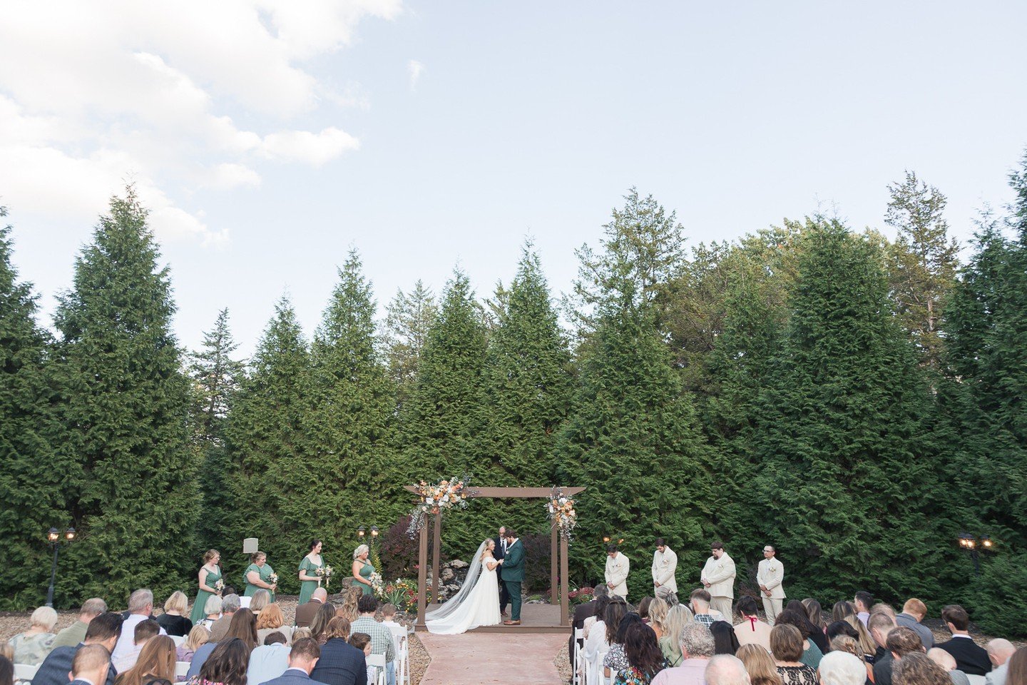 Our first Open House of the year is coming up soon! 💛 ⁠
⁠
📅 Monday, January 12⁠
⏰ 6:00&ndash;8:00 PM⁠
📍 Samuel Cedars ⁠
⁠
Come tour the venue, meet some of our favorite vendors, and start envisioning your 2026 or 2027 wedding with us. Newly engage