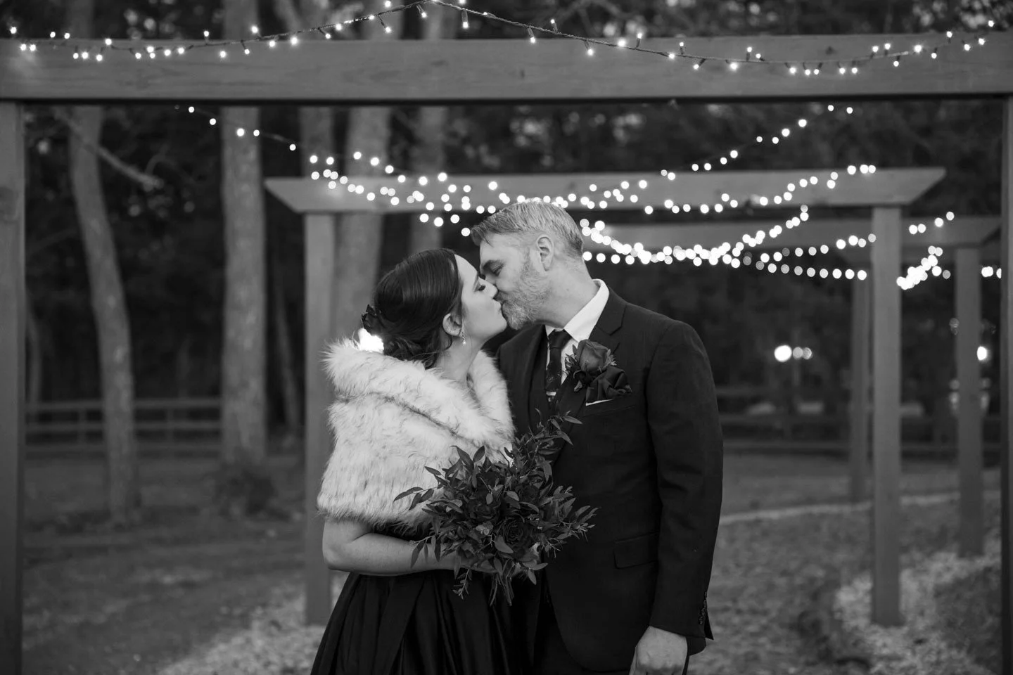 There&rsquo;s something extra special about winter weddings 🤍⁠
⁠
Quieter days, softer light, and a calm that you don&rsquo;t always get in peak season &mdash; winter at Samuel Cedars has a beauty all its own. Whether you&rsquo;re planning something 