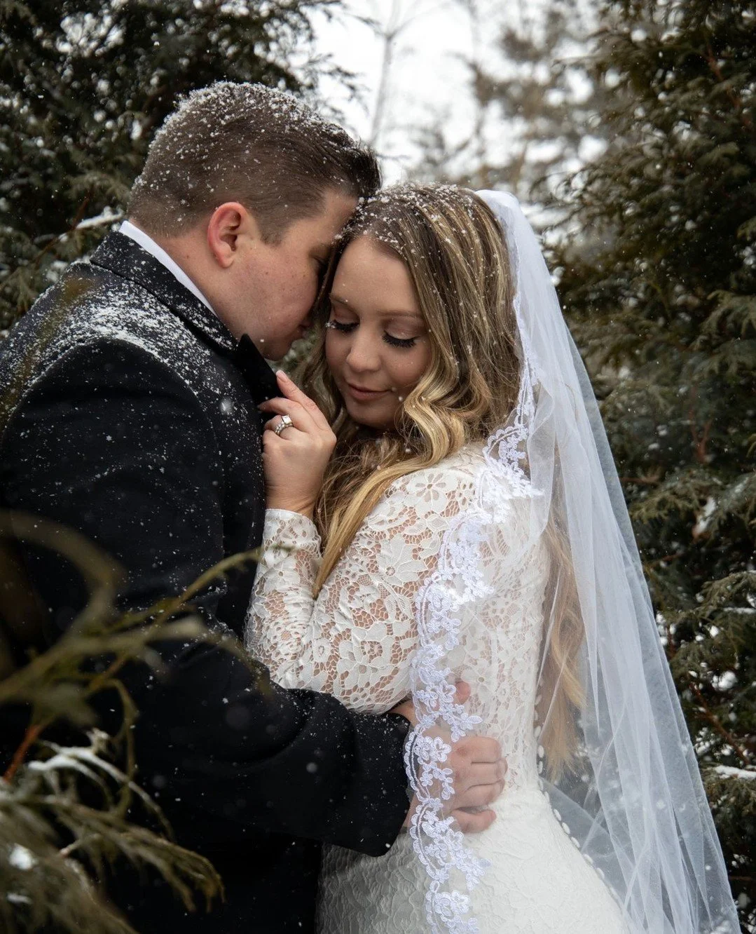One of the most memorable Valentine&rsquo;s Days we&rsquo;ve ever had - can't believe this was 5 years ago!! ❄️🤍⁠
⁠
A snowy elopement, a quiet ceremony, and a whole lot of love. Moments like this are such a reminder that a meaningful wedding doesn&r