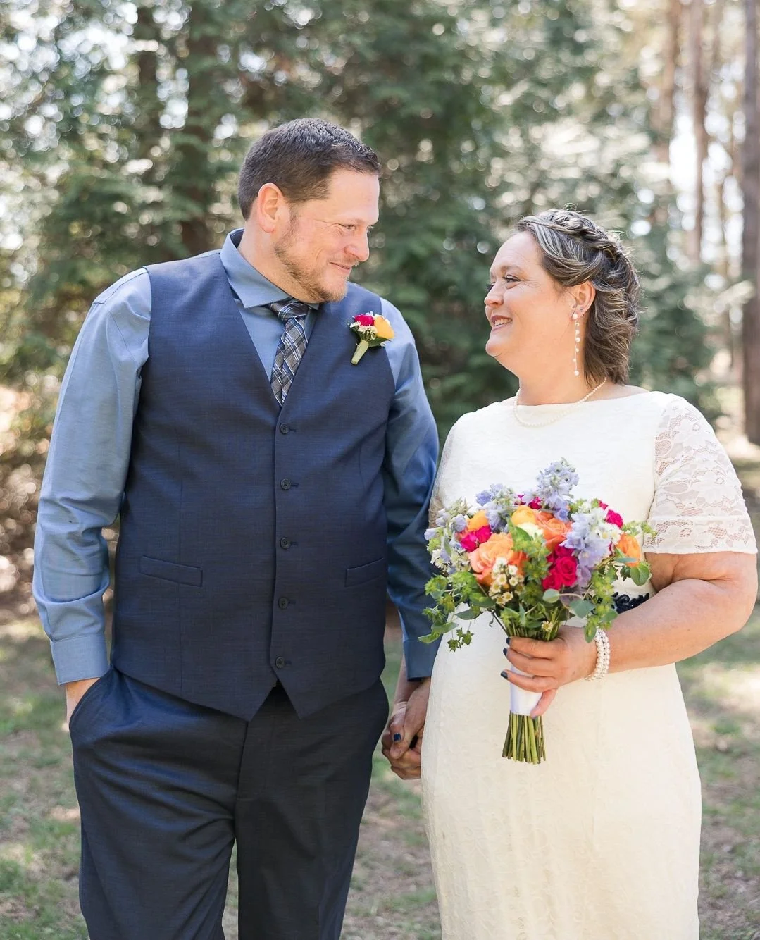 Spring at Samuel Cedars is something special 🌿⁠
⁠
Longer evenings, fresh greenery, and that first stretch of wedding season energy. It&rsquo;s one of our favorite times of year to see the venue come back to life.⁠
⁠
PC: Shalyn O'Neal Photography⁠
@s
