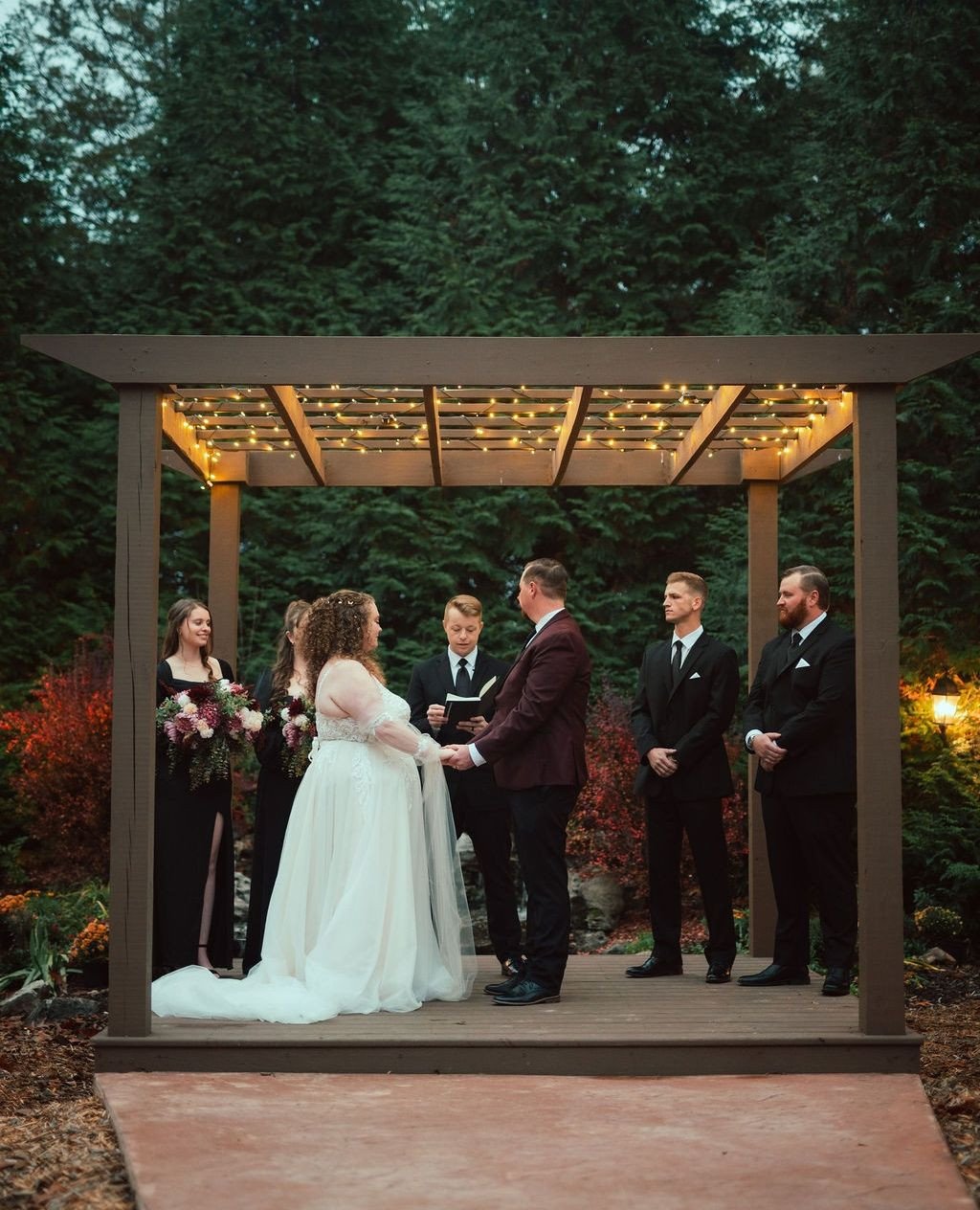 Not every couple wants a big wedding. And that&rsquo;s okay 🤍⁠
⁠
Our Micro Wedding packages are perfect for smaller guest lists, simpler timelines, and a more relaxed kind of day.⁠
⁠
PC: @masonseidelphoto⁠
https://www.masonseidelphotography.com/⁠