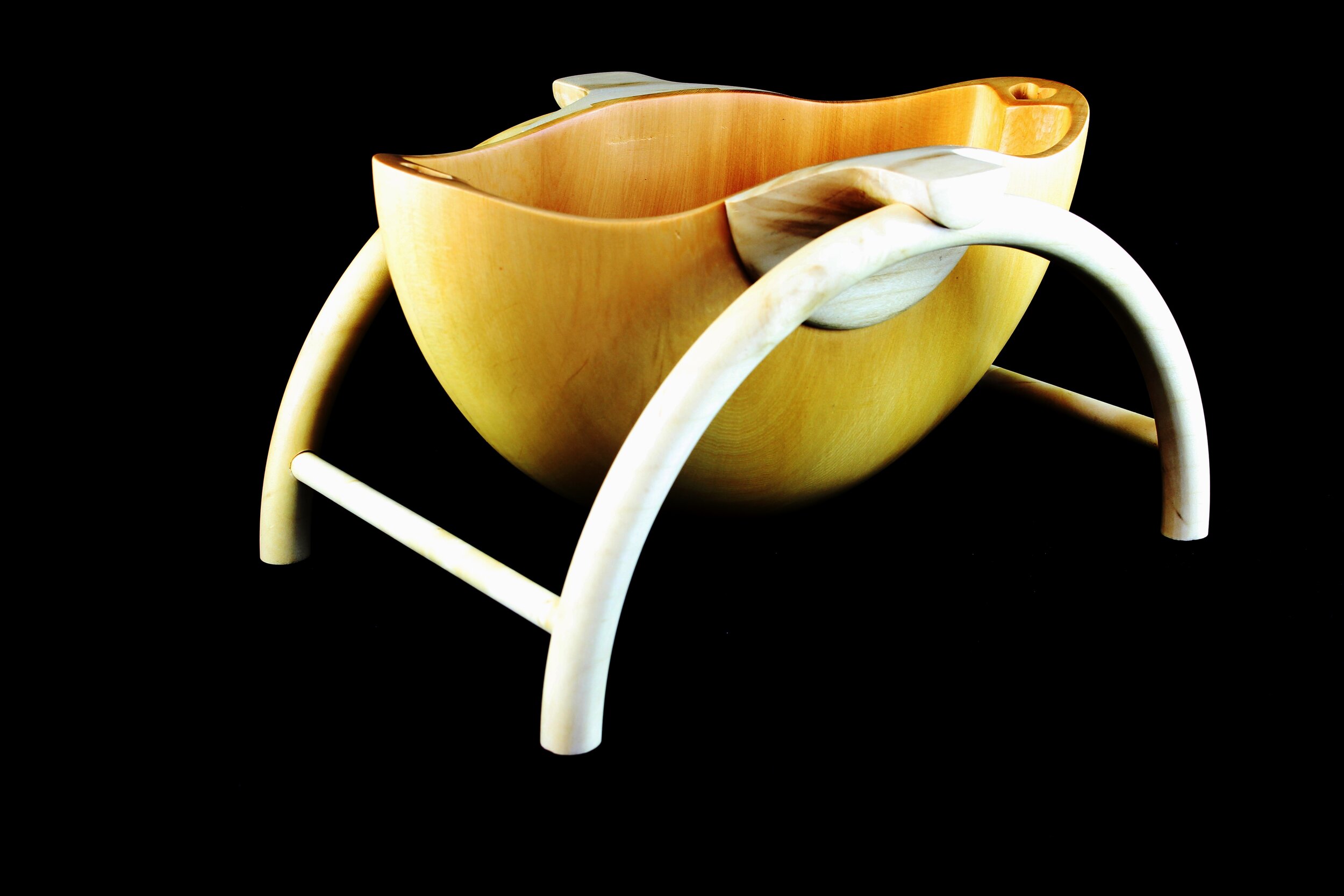 "Nautilus"
Huon Pine and Box Elder.
300 x 190 x 180 mm
