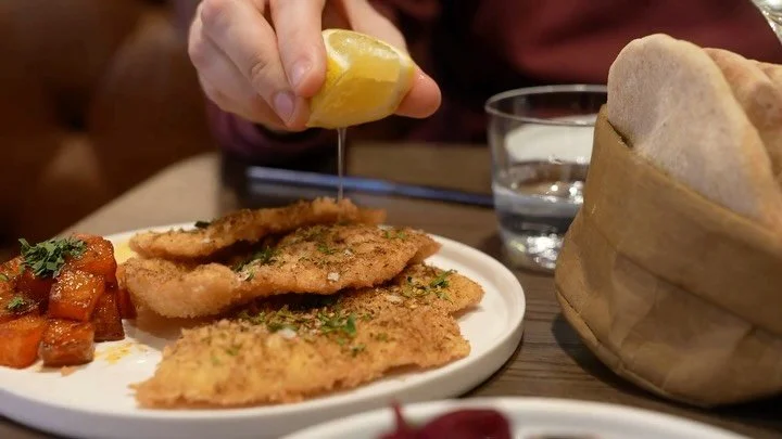 Step by step, just like we&rsquo;ve done since day one in Wan Chai.

The Chicken Schnitzel that&rsquo;s made its way onto every menu.

一步步嚟，就好似我哋第一日喺灣仔開始，直到今日。

而呢款炸雞扒，亦變成所有人都會點嘅菜式。

#francis #franciswest #wanchai
