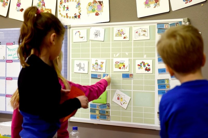 Troubles du neurodéveloppement chez l'enfant : s'aider de pictogrammes pour communiquer, ne pas attendre un diagnostic pour déjà accompagner
