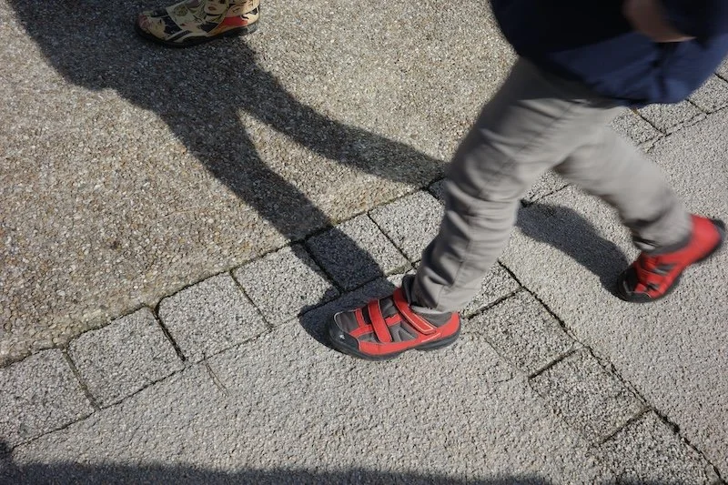 Les espaces publics ne sont plus pensés pour accueillir les enfants : baisse du nombre d'enfants qui se rendent seuls à pied à l'école