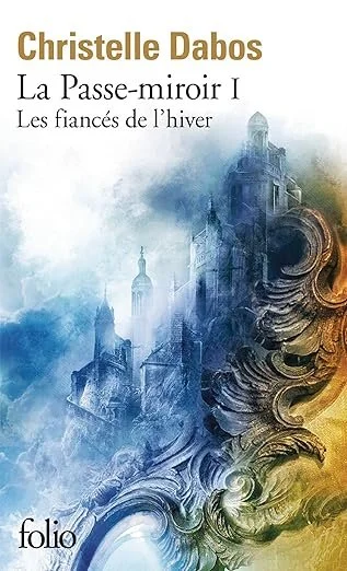 Bienfaits de la littérature jeunesse, qui n'est pas réservée qu'aux enfants. La Passe-Miroir est ainsi un roman édité pour les jeunes et qui a connu un tel succès qu'il a été réédité dans une collection adulte chez Folio.