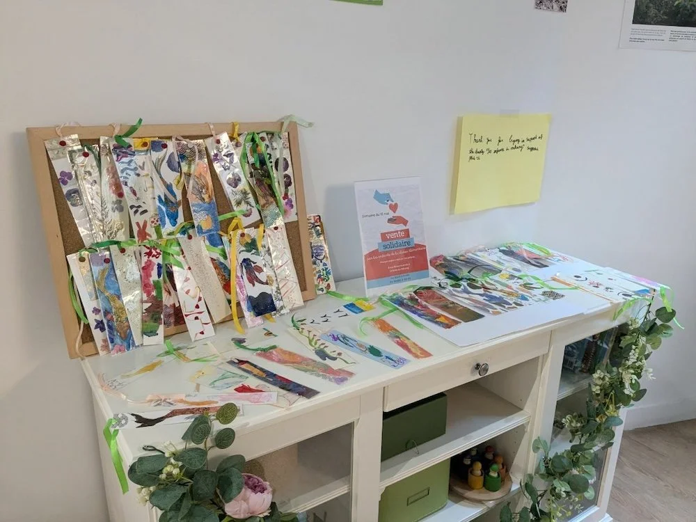 Marque-page réalisé par les enfants d'élémentaire de l'école Esclaibes International Schools de Paris 8, à des fins de vente pour financer un projet solidaire pour l'association Les Enfants du Mékong