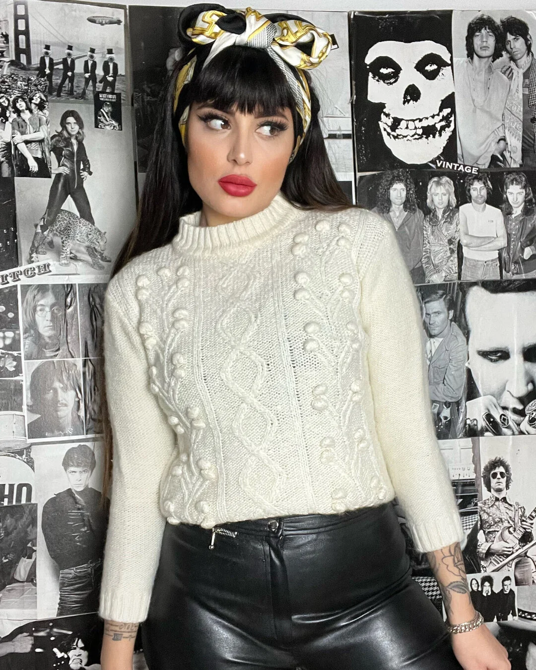 BABY IT'S COLD OUTSIDE ❄️🥶 Which one is your fav ? Tell me in comment !⁣

Jumpers &amp; Cardigans, find your crush within my vintage treasures.⁣

Discover my Vintage Knitwear collection : www.rebellevintageshop.com⁣

GOOD NEWS ! It's sale time ✨ Get