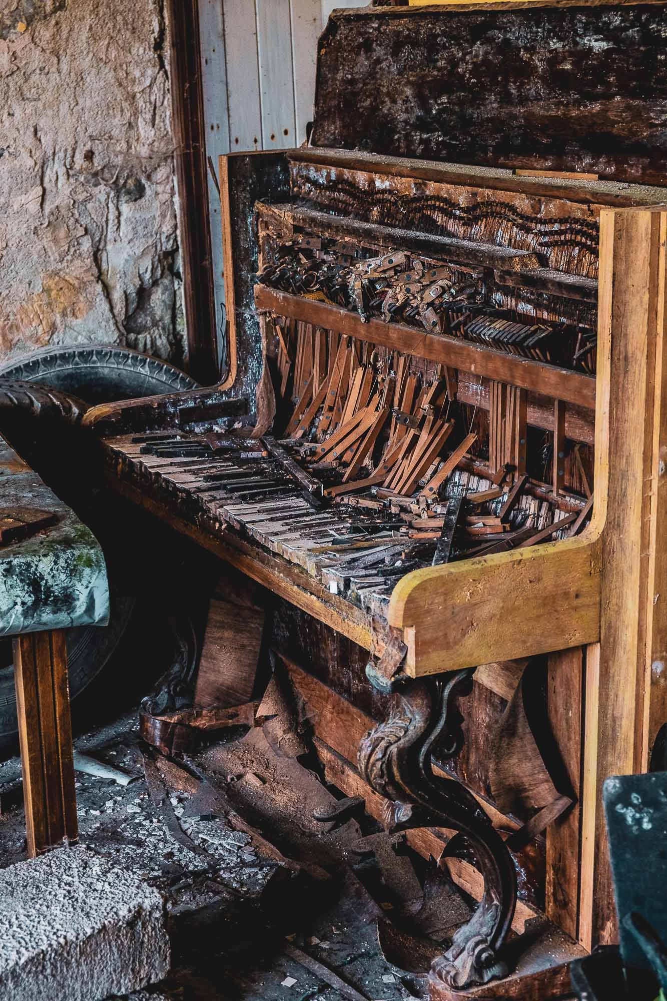 Piano - Abandoned house, Co Mayo