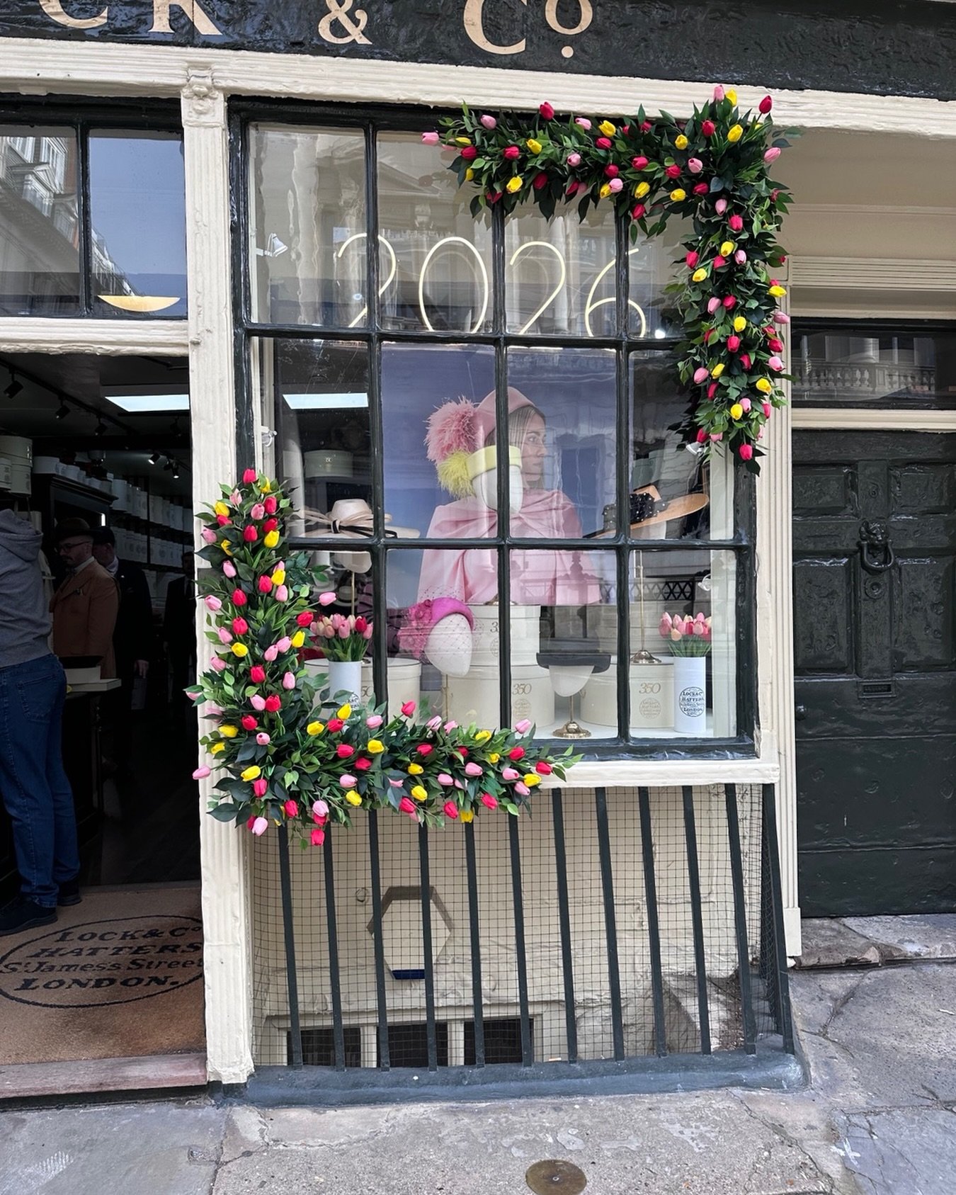 Adding a splash of spring colour to @lockhatters windows yesterday to mark the launch of their spring / summer collection. 
#windowdressing
#mayfairlondon 
#shopwindows 
#hatshoplondon