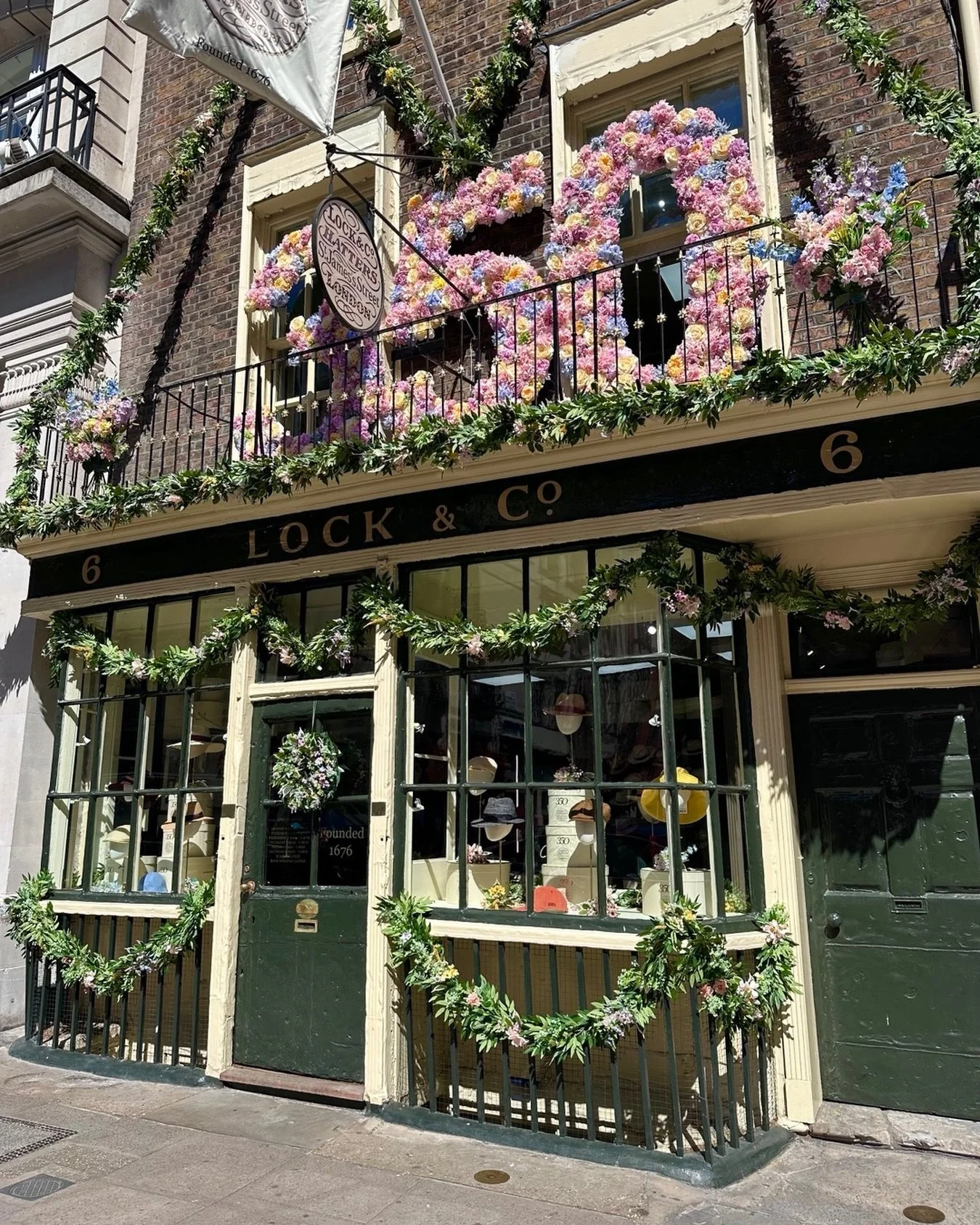 Last week I was installing this fabulous silk flower display @lockhatters in Mayfair to help them celebrate 350 years of business. 
Months of planning and weeks of preparation and I couldn&rsquo;t have been happier with the results.