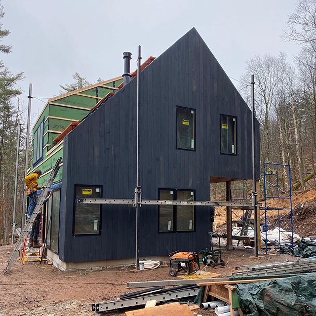 More work hitting the Hudson Valley by the NYC Design Firm, A+C. #vlystudio #aplyscny #passivehouse #architecture #hudson #newconstruction