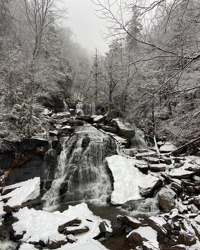 To gorgeous not to capture! #vlystudio #winter #skidays #snow #waterfalls