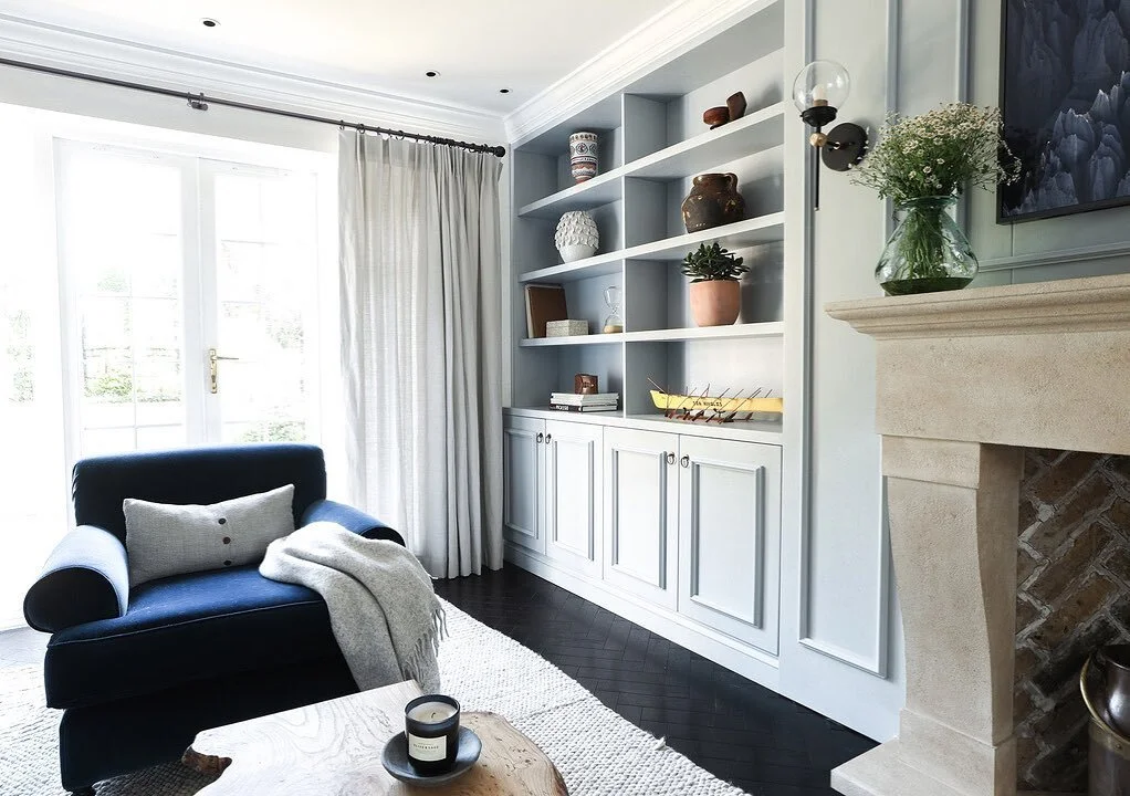 &bull; cosy / Cosy is a word we hear a lot when creating homes, it&rsquo;s that warm feeling you get when your sat with a hot cocoa snuggled on the sofa whilst the candles or fireplace flicker in the background 💛 Creating cosy is definitely an art f