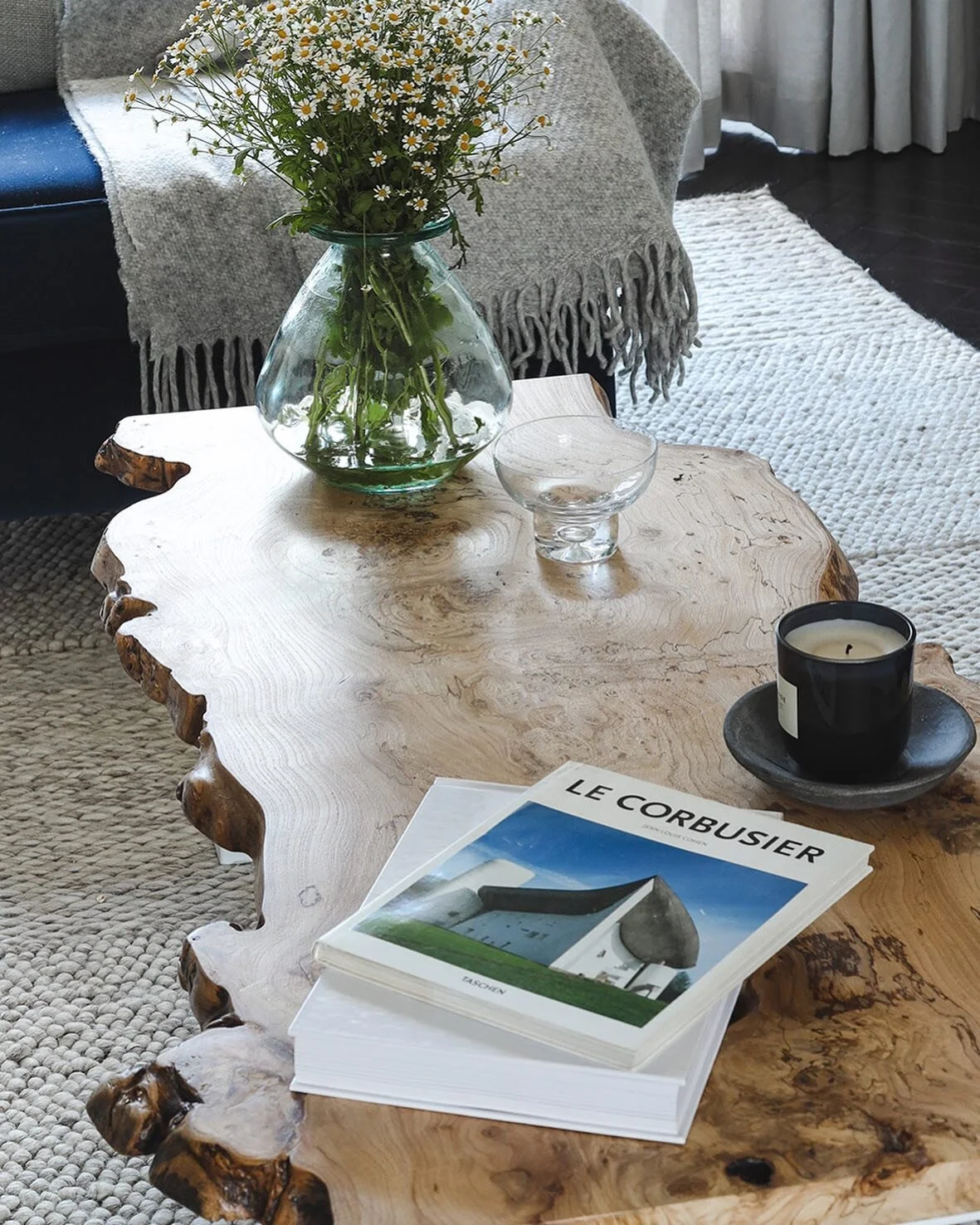 Meet Elmi! Your Elmi will be salvaged from dying trees making her eco-friendly🌳 Your slab of wood is hand selected and has its own distinctive features making your piece completely unique. Her unrefined and natural look brings a natural and elegant 