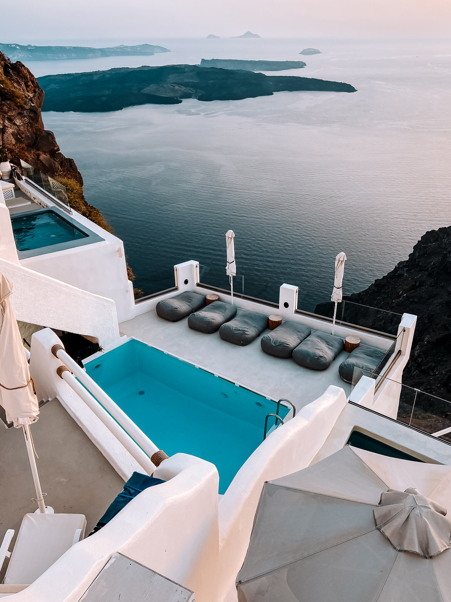 Luxury Hotel In Santorini View To The Ocean