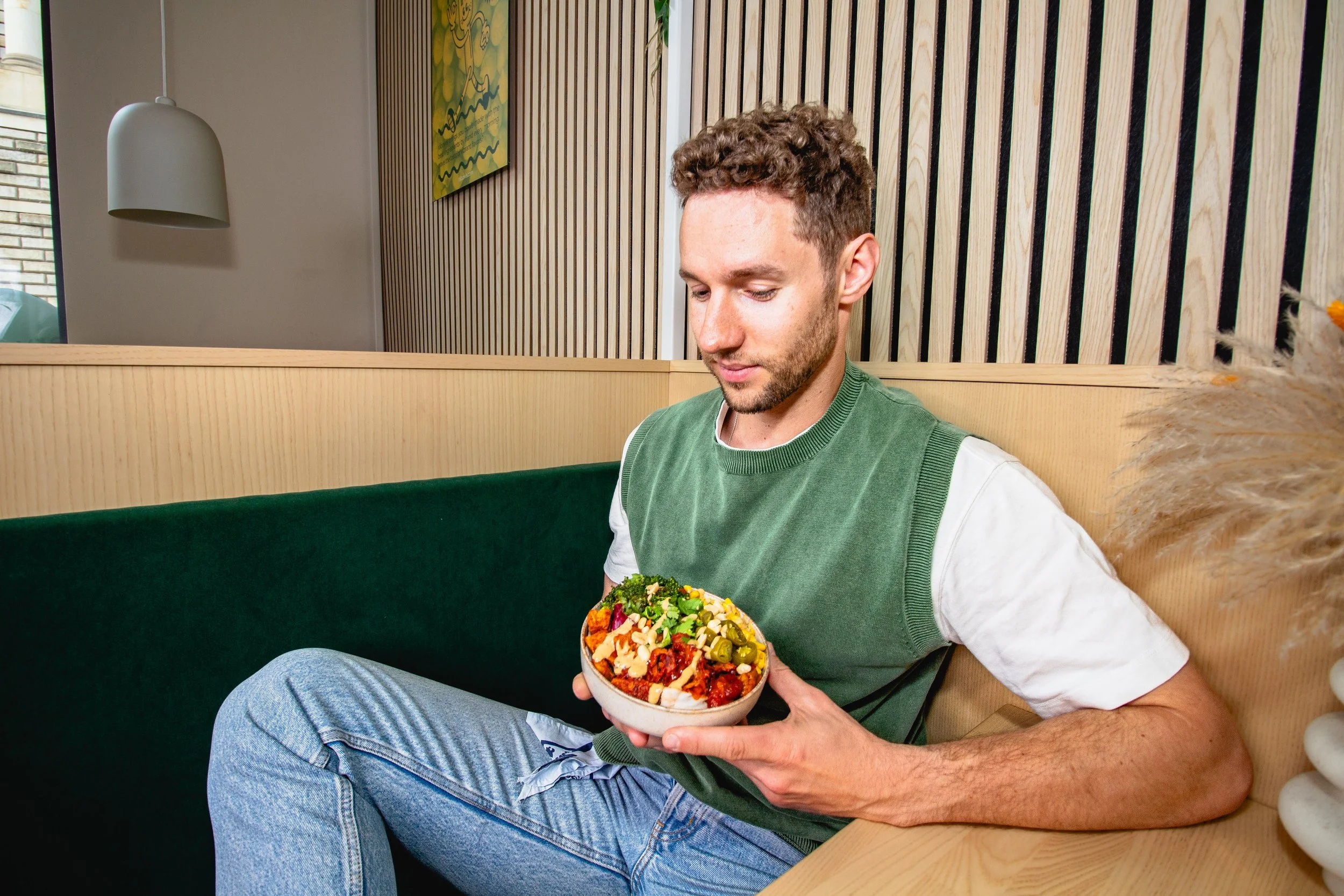 Gesund bleiben auf Reisen: Schnelle, pflanzenbasierte Meals in Hamburg