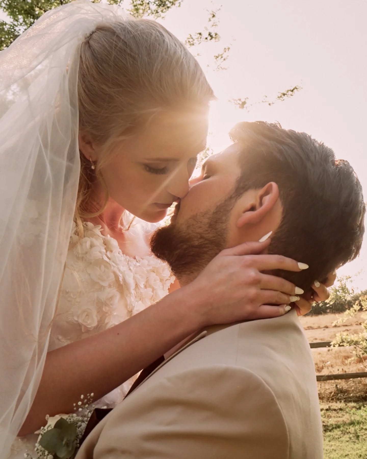 Danielle &amp; Lehan 
Warm love @oakfieldfarmweddingvenue