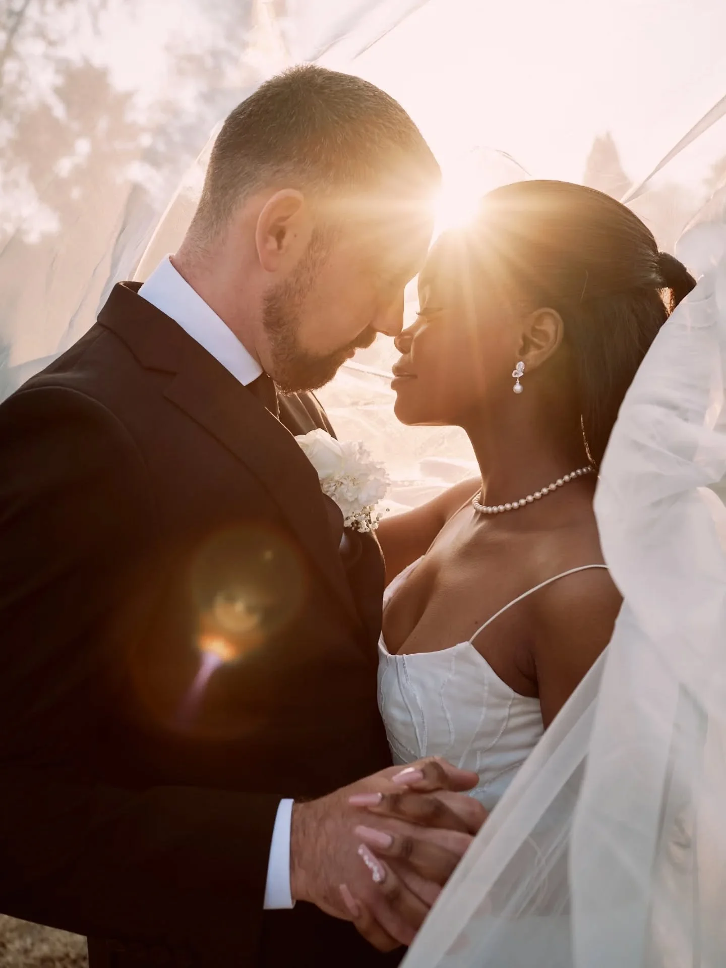 A few sneak peeks from the breathtaking wedding of Lisa &amp; Niek, celebrated at the gorgeous The Lakeside. What an incredible day filled with love, laughter, and unforgettable moments! 💍✨

Bookings for 2025 &amp; 2026 are open &ndash; I&rsquo;d lo