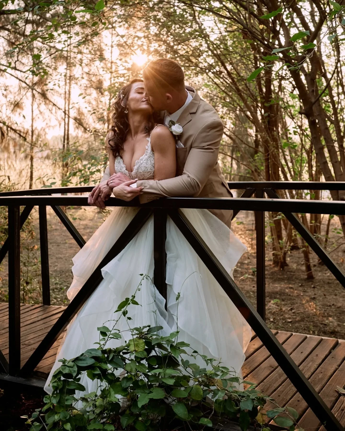 Soft light, quiet moments, and pure joy. Carla & Reece at Bell and Blossom. 
Wrapped in light & love! ✨️
@carla.rothfusz 
@reece.r_99