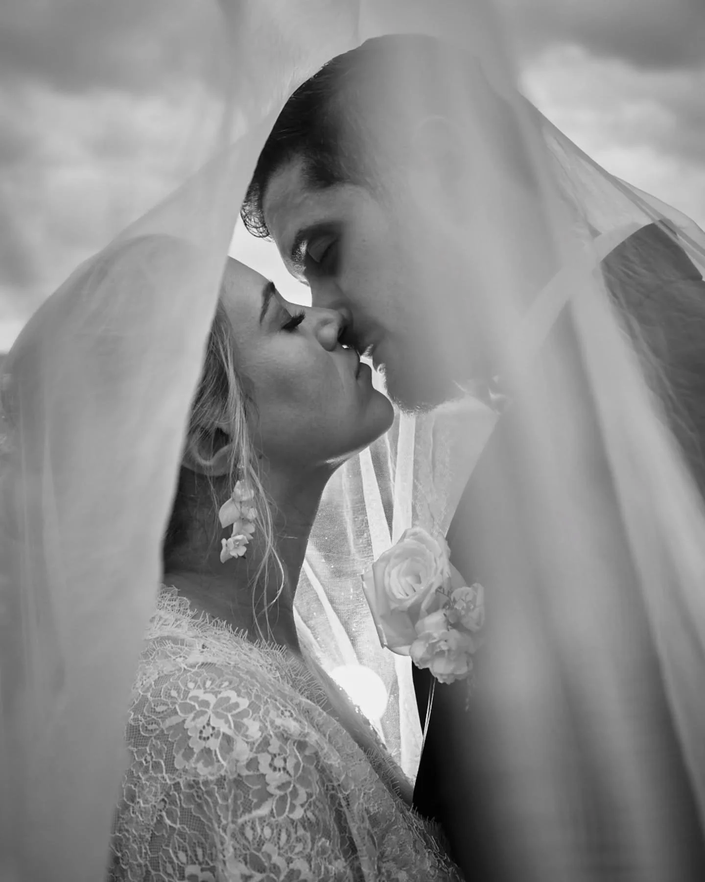 A little rain, a lot of love. Kelly &amp; Jonathan got married @campagne_living_venue

Congratulations Mr and Mrs De Jager (and Gimli).

@dr_kelly_vdh

With @jazlyn_sugden

#weddingphotography 
#DocumentaryWeddingPhotography 
#brideandgroomphotos 
#P