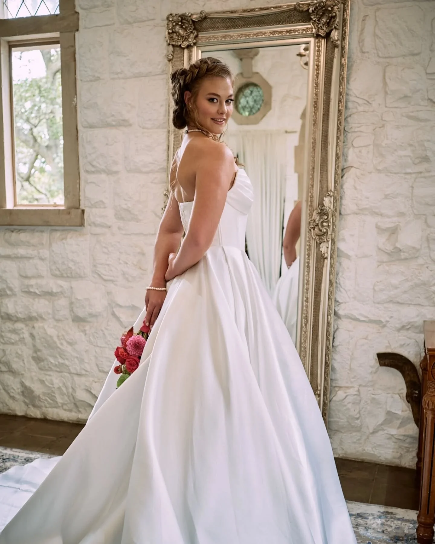 We recently did a styled shoot with the SA School of Weddings. It was such a collaborative occasion, and just a fun day. Thanks to everyone for a great team effort. 

*Planner and Stylist:* Students from The SA School of Weddings 
@censaane
@idkjade_