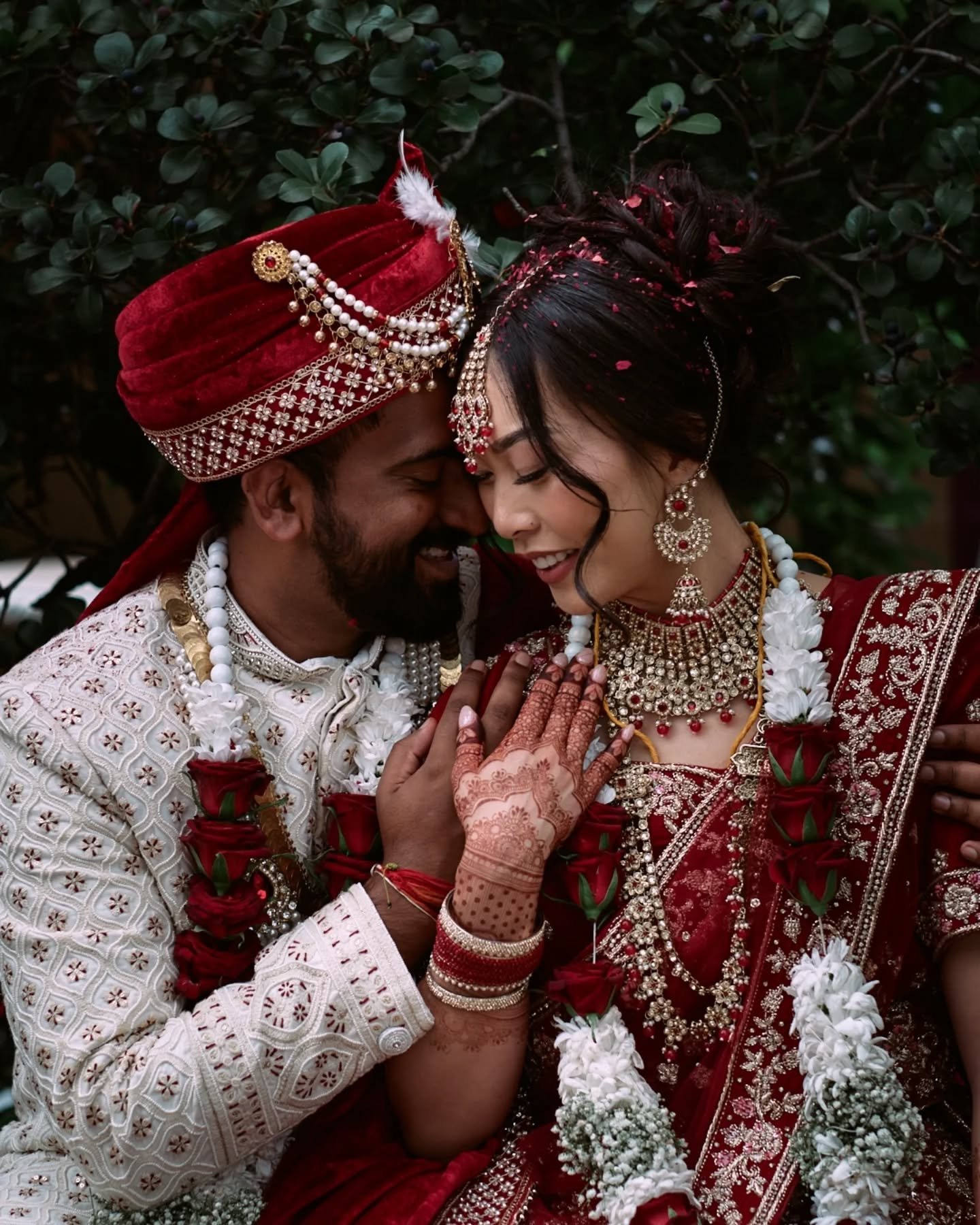 The beautiful wedding of Jiaxin and Sashien. 

Incredible colours, warm light and a stunning couple, all the ingredients for a perfect day. 

@jiaxin______
@chocklit_thunda

With @viv.visualsphotography 

Hair Stylist: @the.styled.atelier
MU Artist: 