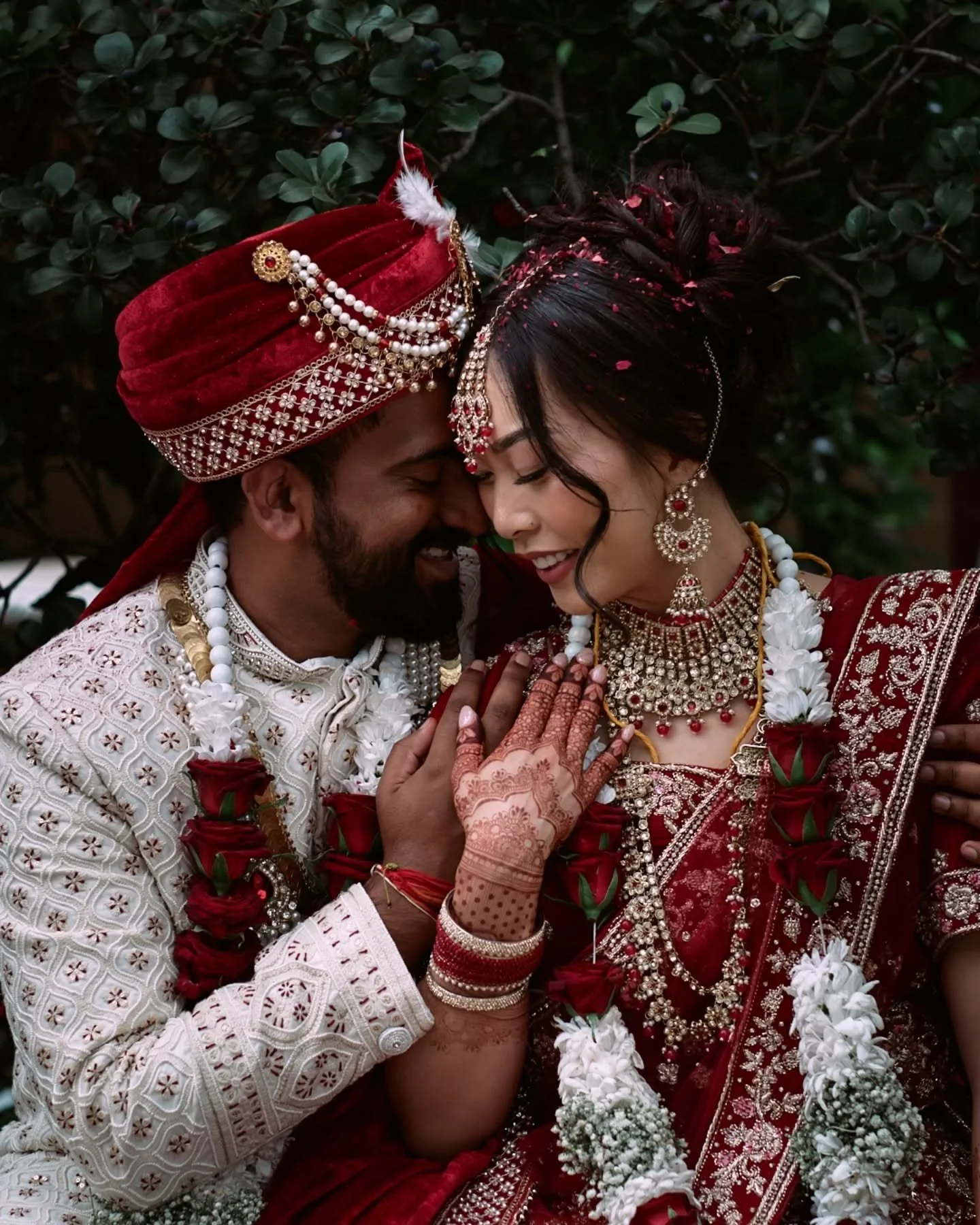 The beautiful wedding of Jiaxin and Sashien. 

Incredible colours, warm light and a stunning couple, all the ingredients for a perfect day. 

@jiaxin______
@chocklit_thunda

With @viv.visualsphotography 

Hair Stylist: @the.styled.atelier
MU Artist: 