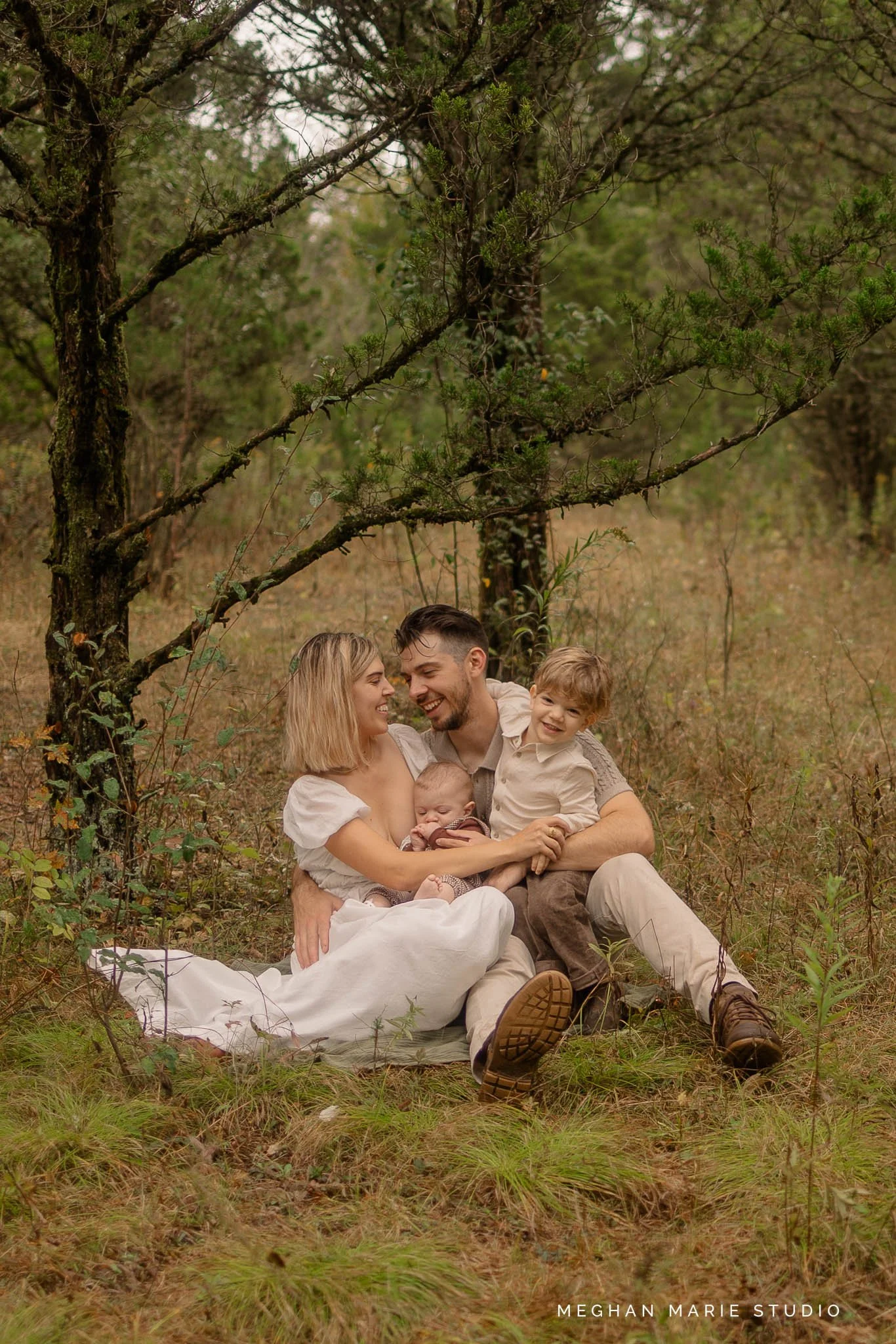 outdoor-family-lifestyle-rain-photographers.jpg
