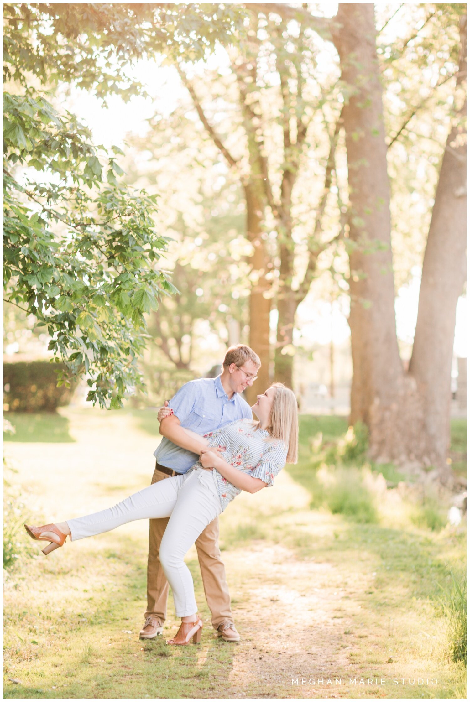 meghan marie studio wedding photographer ohio dayton columbus cincinnati people photog troy sidney fort loramie covered bridge rural outdoor glowy pond water nature_1512.jpg