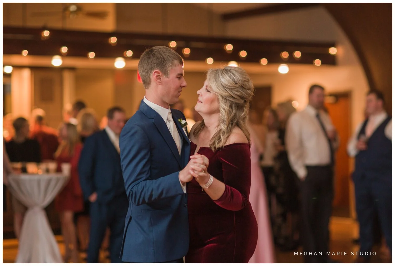 meghan marie studio wedding photographer ohio dayton columbus cincinnati people photog troy tipp city mccartyville sacred heart church catholic st michaels hall fort loramie white elegant classic acrylic roses pink navy_3315.jpg
