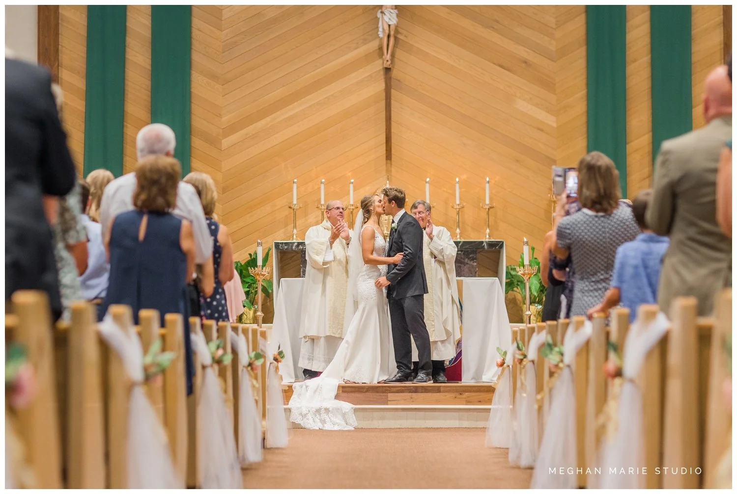 meghan marie studio wedding photographer ohio dayton columbus cincinnati people photog troy tipp city maroon dusty rose pinks summer rustic russia country rural ohio midwest versailles_3846.jpg