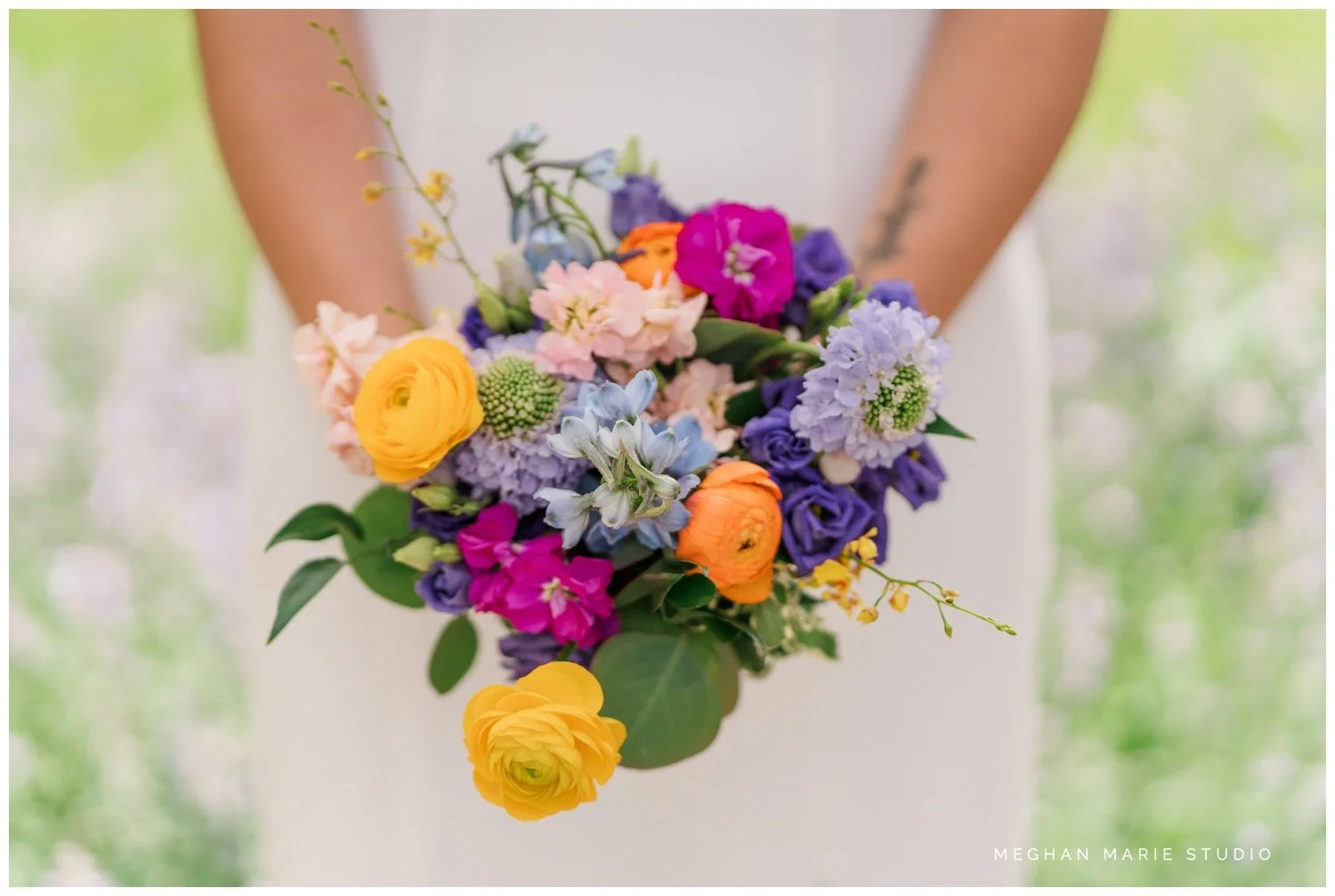 meghan marie studio wedding photographer ohio dayton columbus cincinnati people photog troy tipp city engaged engagement dayton arcade downtown urban modern whimsical bubbles_6049.jpg