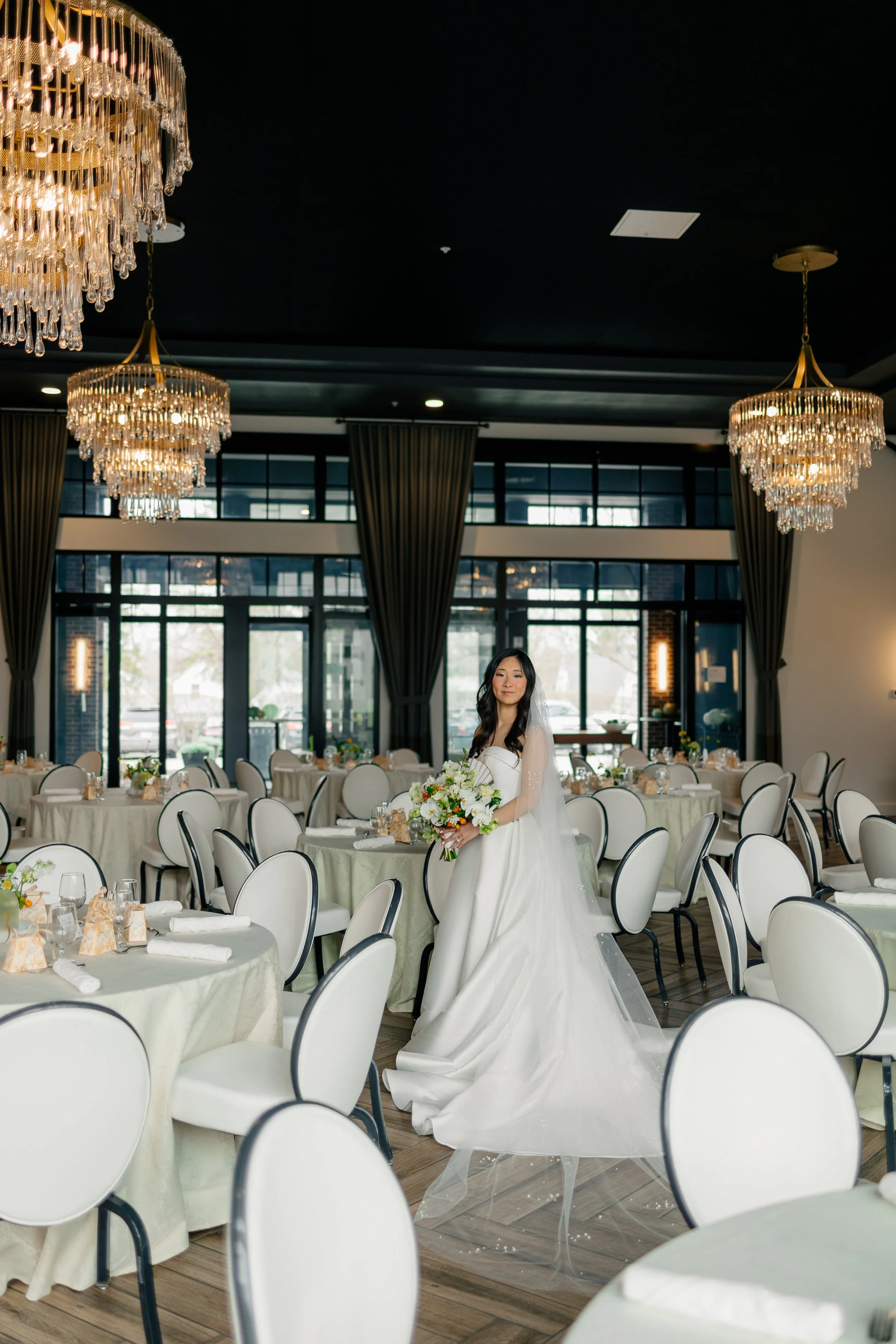 Columbus-cincinnati-troy-dayton-ohio-wedding-photographer-couple-hotel-versailles-1819